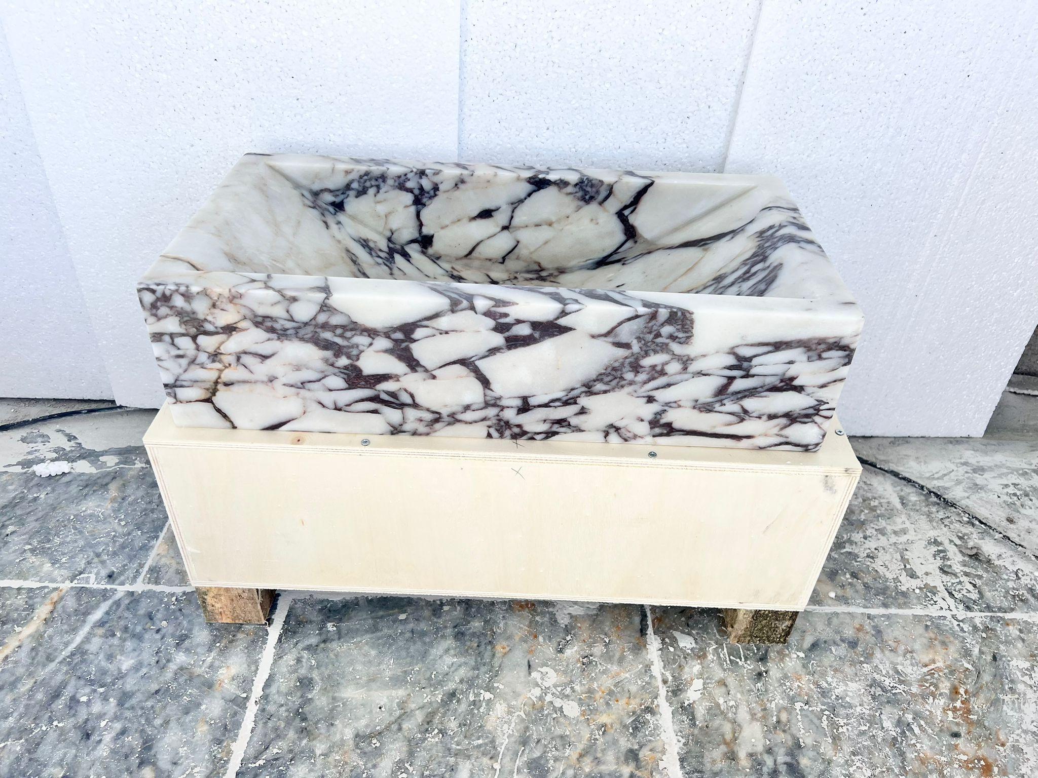 Lavello moderno in marmo Calacatta Viola - Lavello a parete in marmo - Realizzato a mano in vendita 4