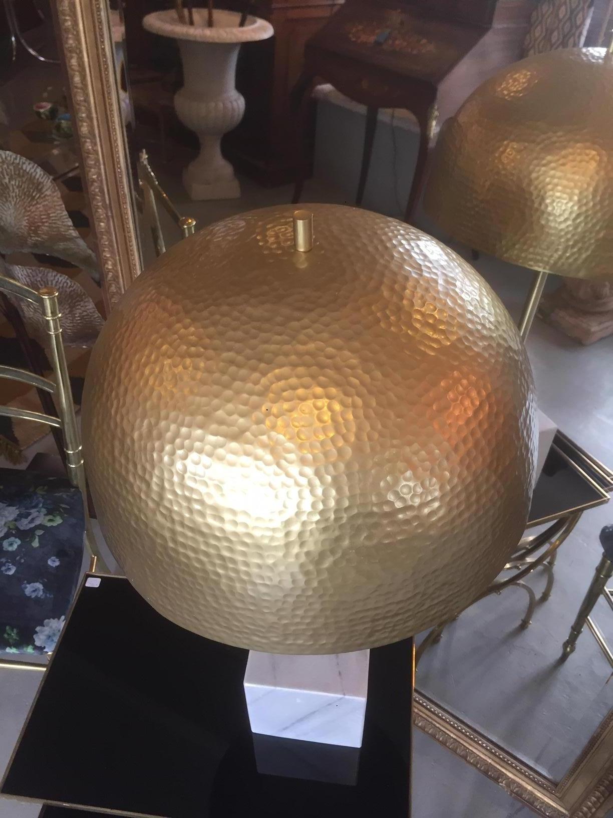 Contemporary Marble and Brass Table Lamp In New Condition In LEGNY, FR