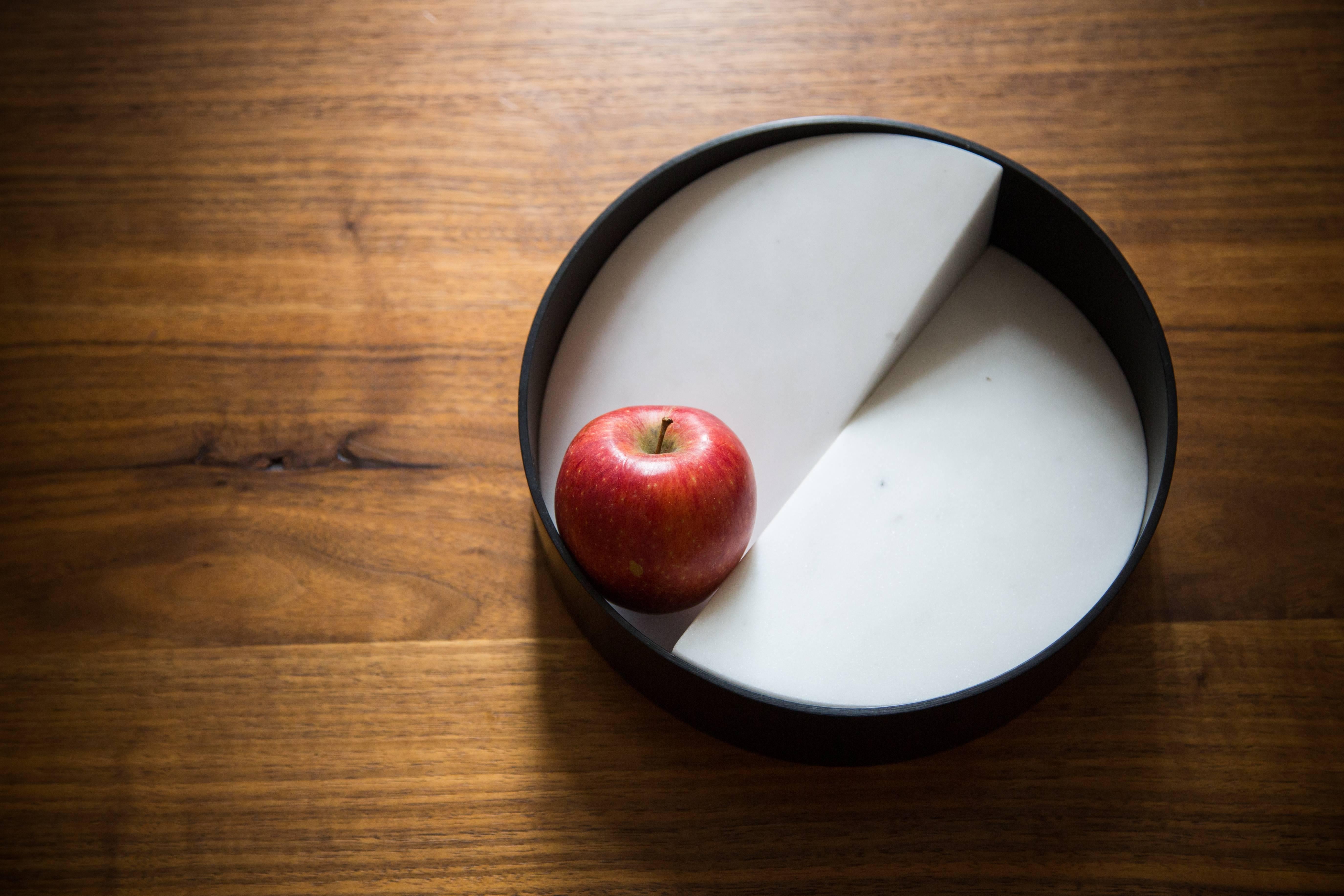 Contemporary Marble Bowl, One-Off Piece, Handcrafted, Minimalist, Modern, Round  In New Condition For Sale In Zurich, CH