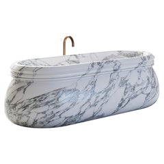 Vasca da bagno scultorea in marmo italiano intagliato, bianco Arabesco.
