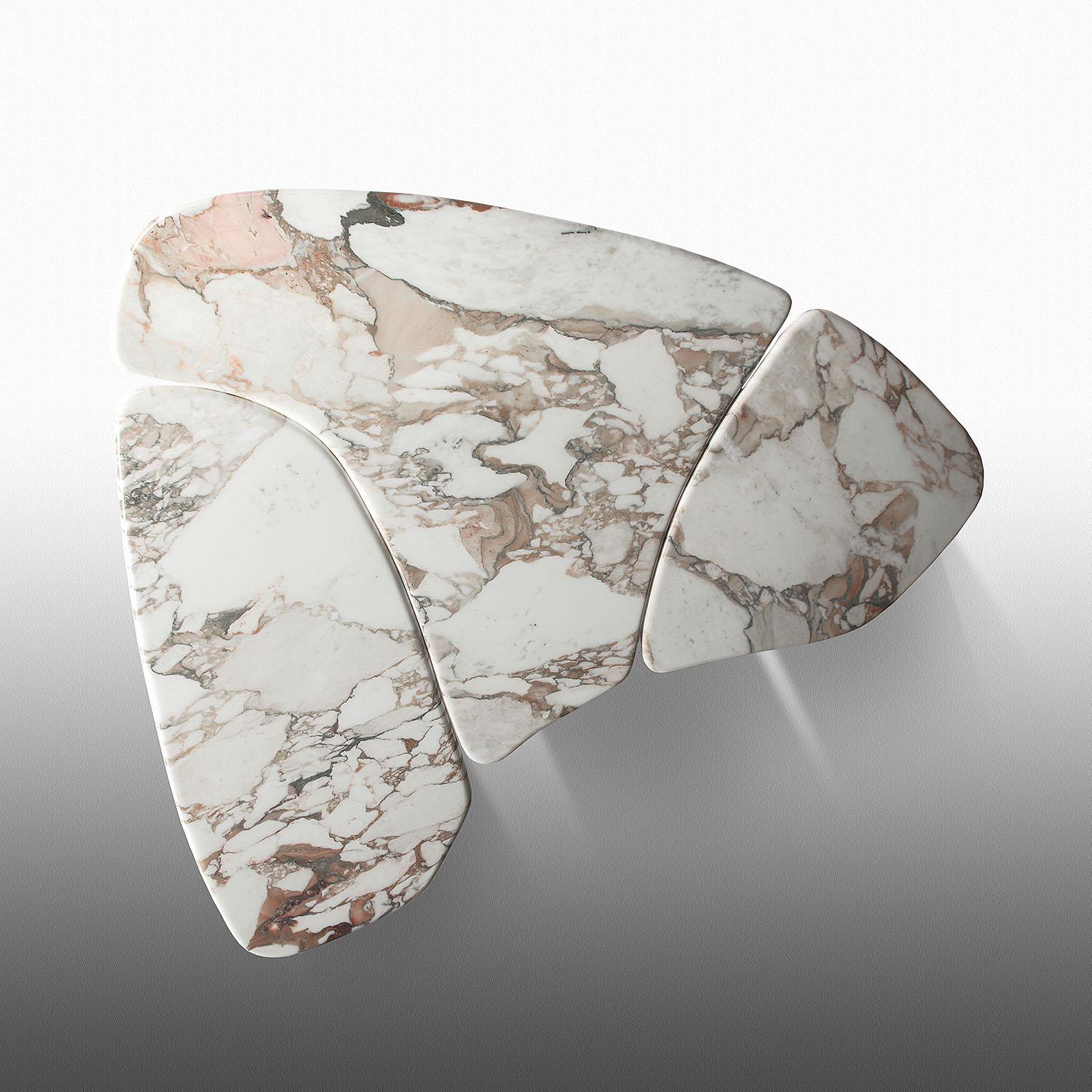 Moderne Table basse contemporaine en marbre, Tectra par Adams Court pour OKHA en vente