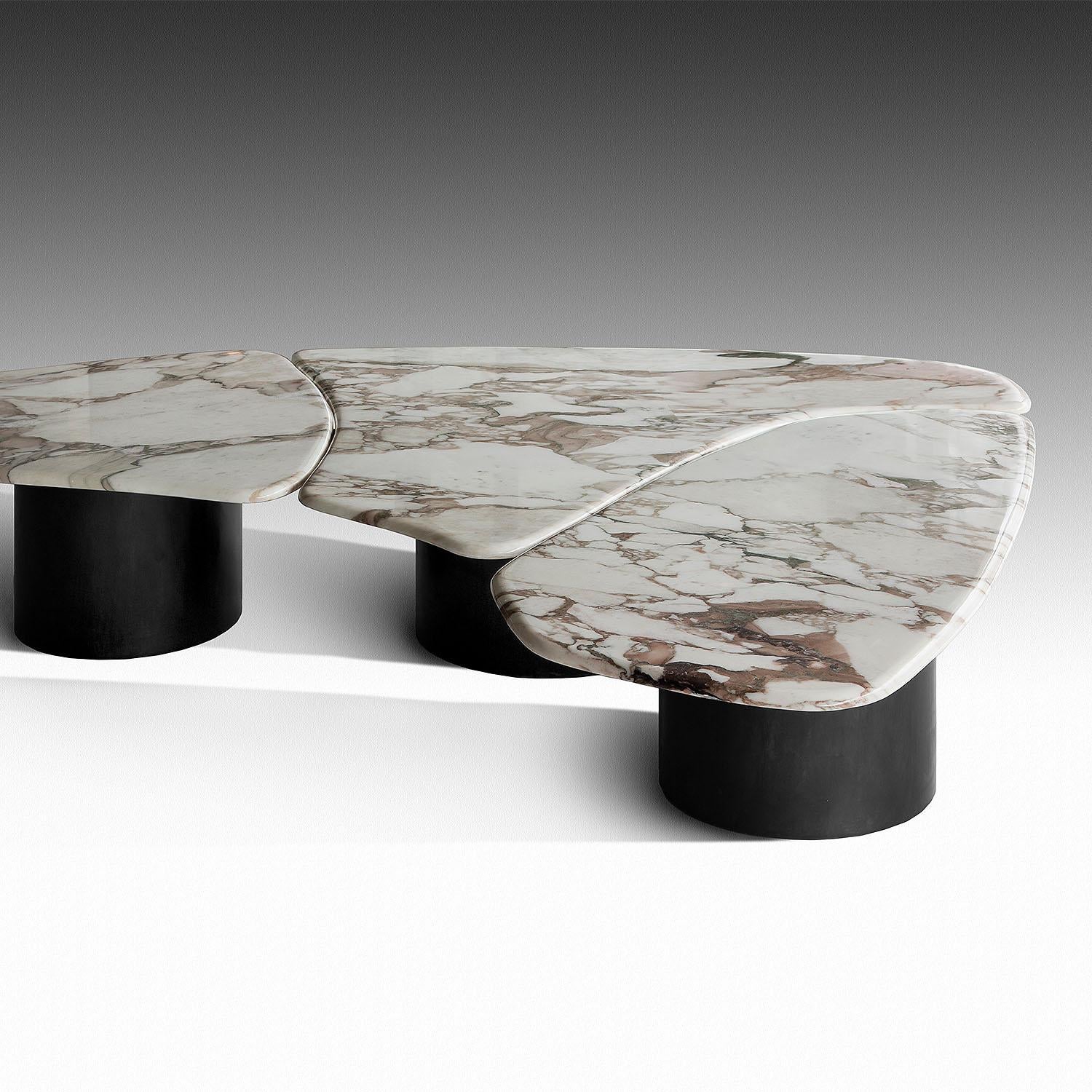 Portugais Table basse contemporaine en marbre, Tectra par Adams Court pour OKHA en vente