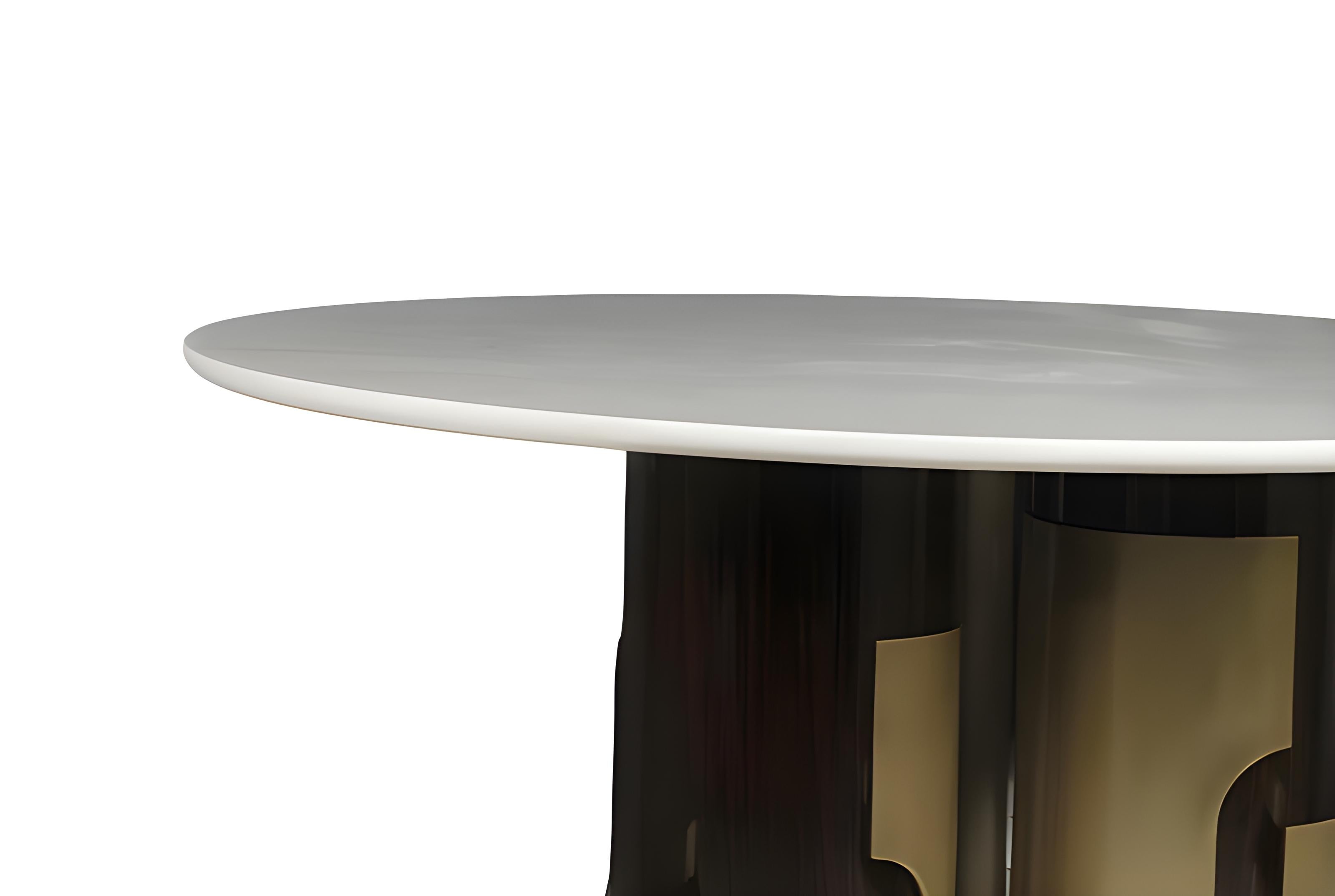 Mesa de Comedor Contemporánea con Tablero de Mármol, Estructura de Madera de Ébano y Detalles de Latón Siglo XXI y contemporáneo en venta