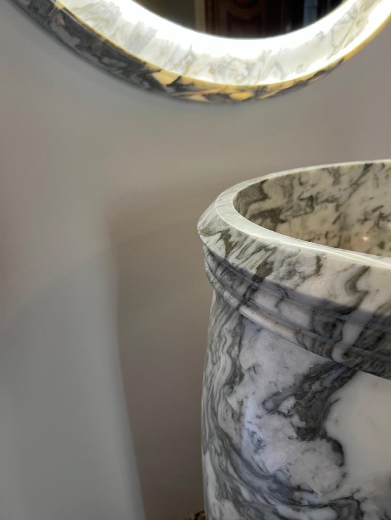 Contemporary Marble Italian Sculptural Standing Sink, Arabesco.  im Zustand „Neu“ im Angebot in Los Angeles, CA