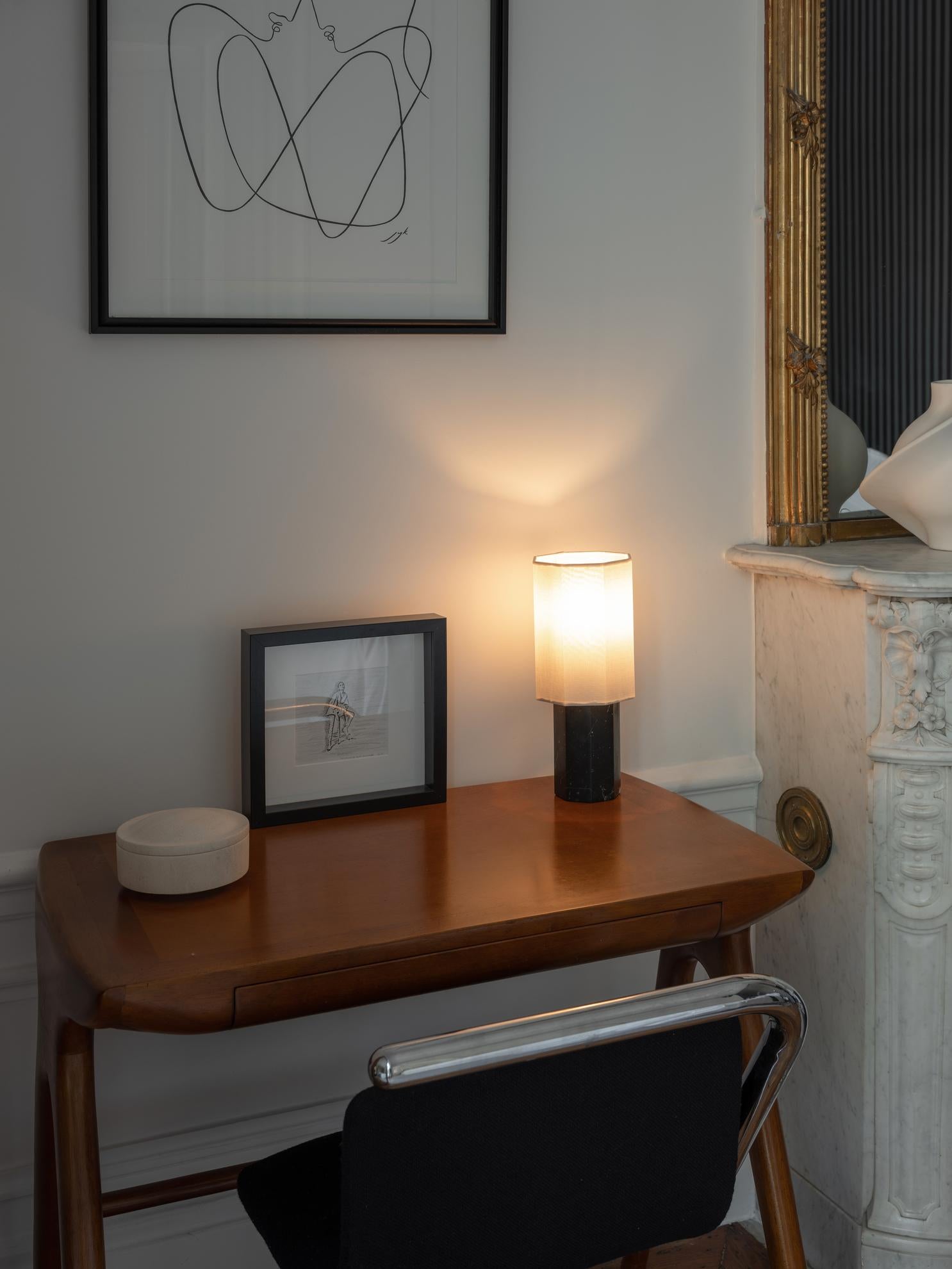 Zeitgenössische Marmorlampe 'Eight over Eight', groß, grau/weißer Jute im Angebot 1