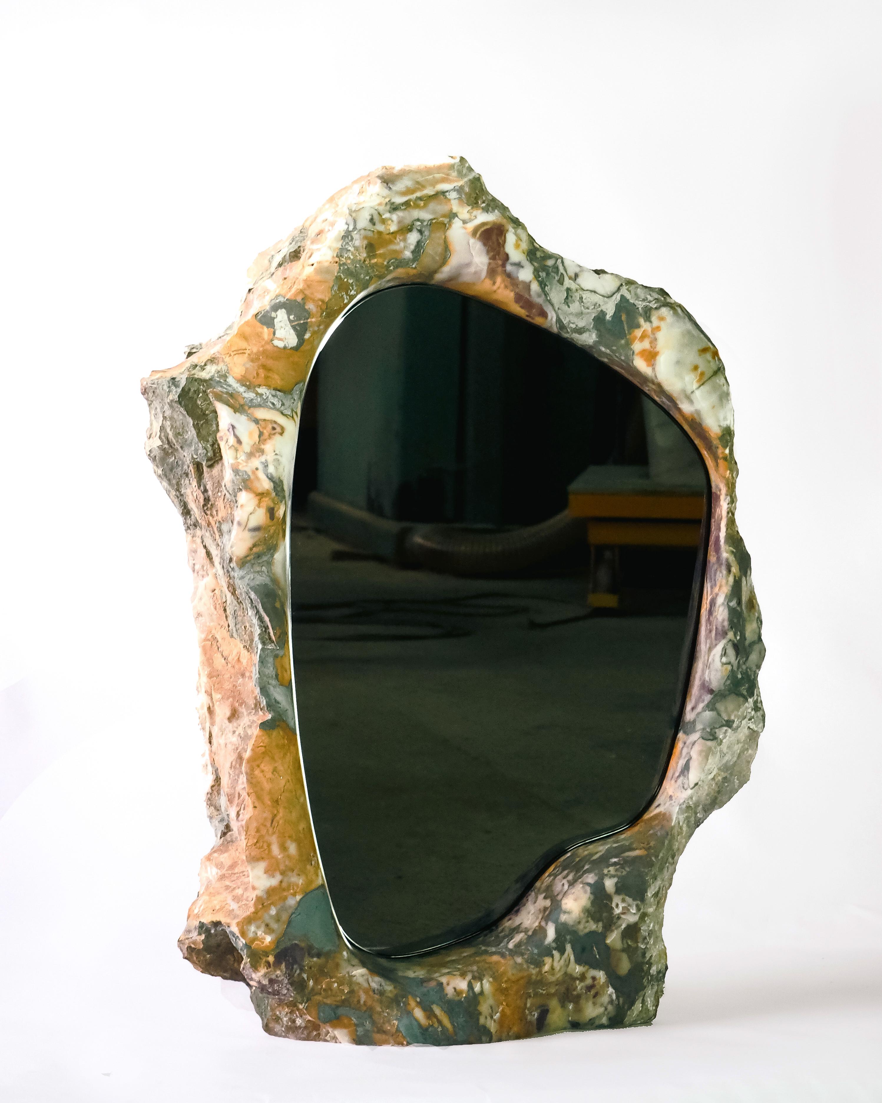 Tom Jablin is a sculptor who expresses organic shapes though marble as my main medium. Hisy work is driven by contemplation of nature, the oceanic universe, as well as human and animal bodies. From his work shop in the South West of France he shapes
