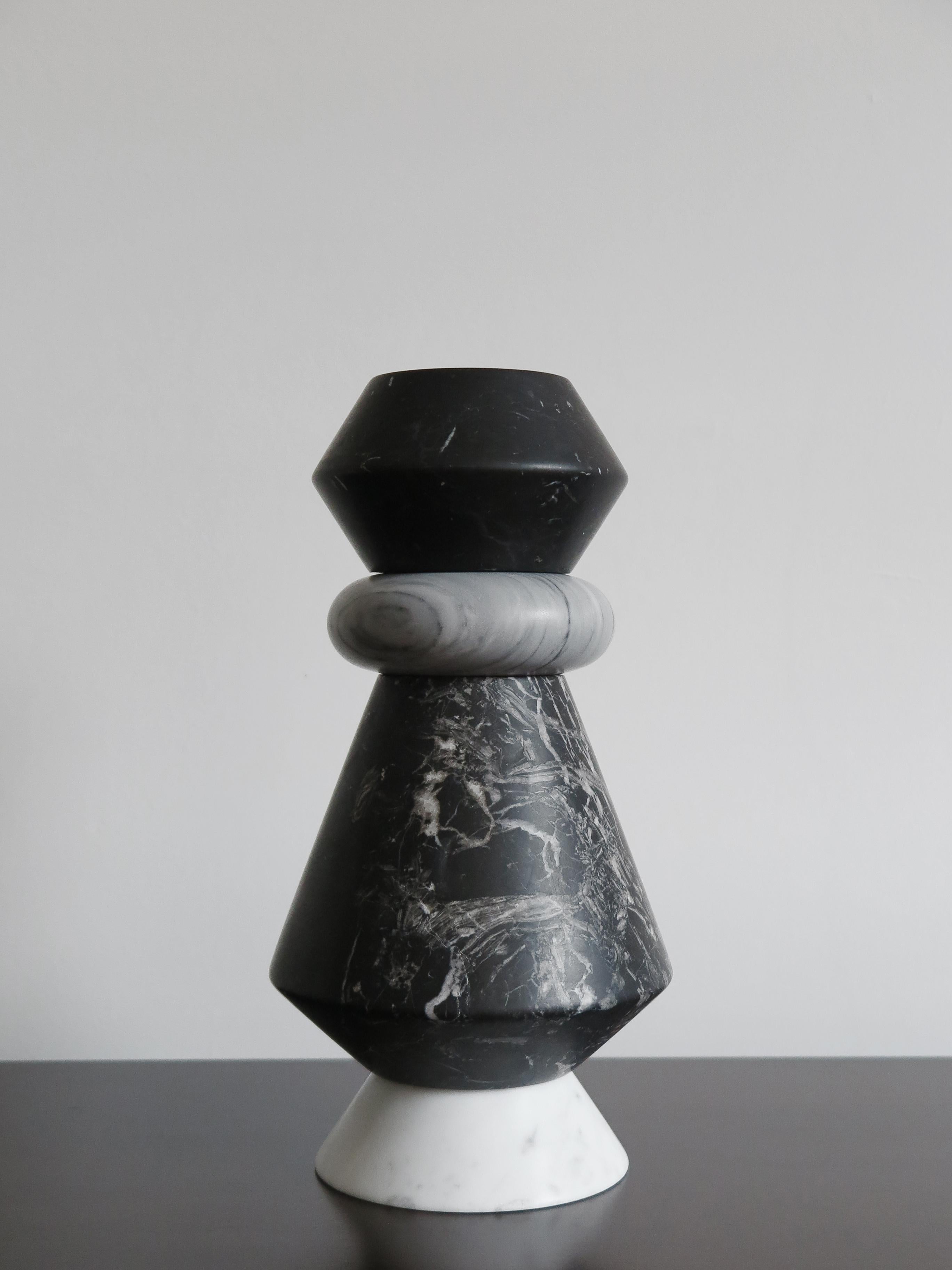 Large sculpture, candleholder and flower vase, modular as you like made up of
various marbles:
Carrara White, Black Marquinia, Bardiglio Gray with including glass tube for fresh flowers.
New design Capperidicasa

Designed for large,