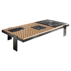 Mesa de centro contemporánea de mármol y madera, Composición de Adam Court para Okha