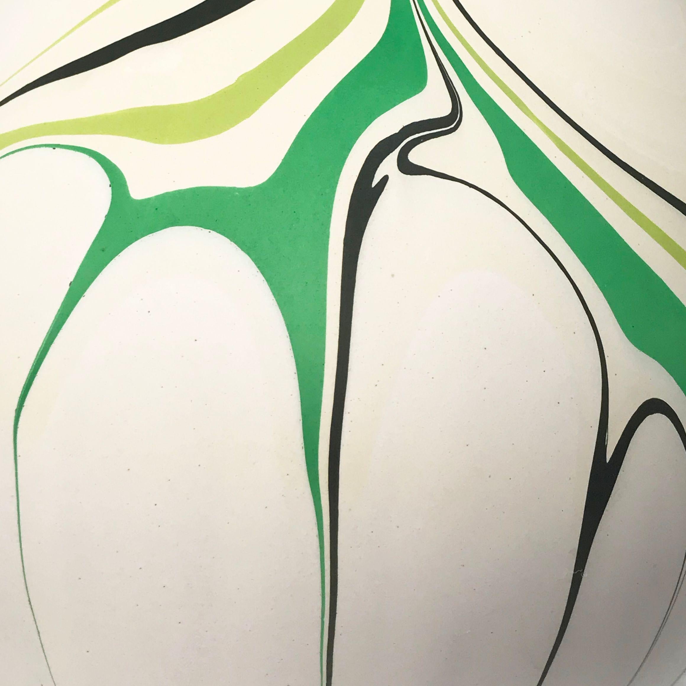Americano Vaso contemporaneo Enceladus di Elyse Graham, verde marmorizzato e crema in vendita
