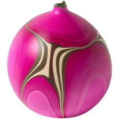 Vase Rio Grande marbré contemporain fuchsia d'Elyse Graham