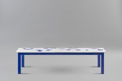 Zeitgenössische Marco Guazzini Bank aus Carrara-Marmor mit Wolleffekt in Blau und Weiß