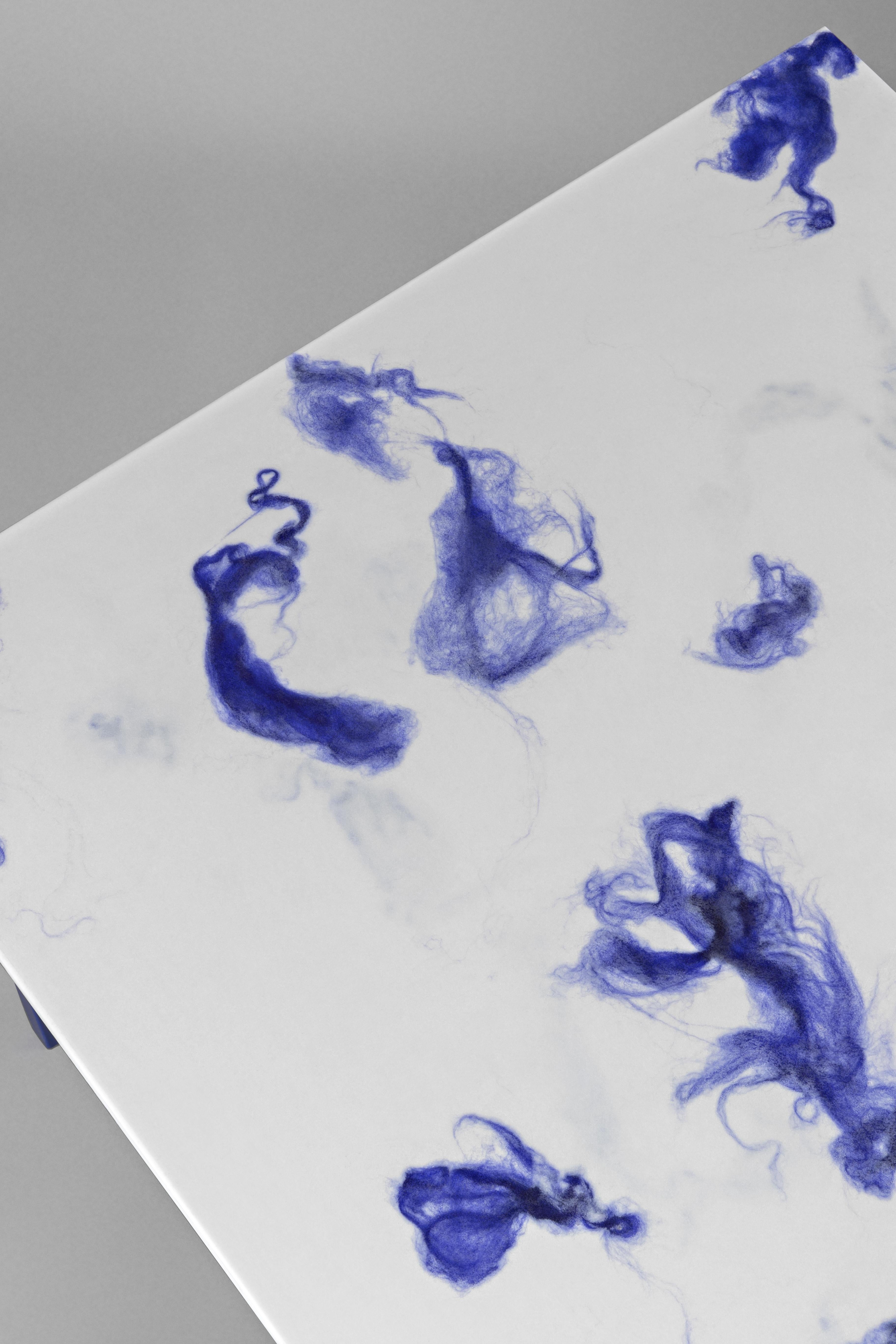Zeitgenössischer Marco Guazzini Couchtisch aus Carrara-Marmor mit Wolleffekt in Blau und Weiß im Zustand „Neu“ im Angebot in Milano, IT