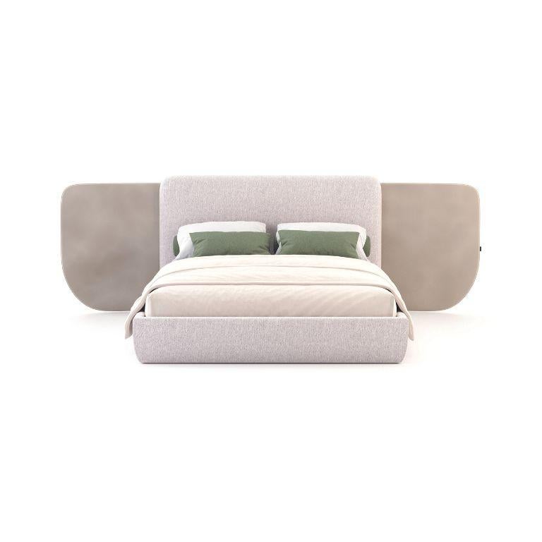 The fluid curves of a river inspire the design behind this stunning furniture piece. A contemporary bed made to integrate a sophisticated master bedroom that respects comfort above all else.
A piece full of personality that fits in any room, the