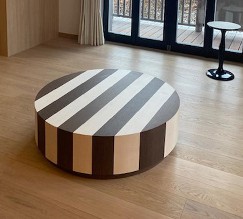 This elegant and timeless large coffee table is decorated with a continuous striped marquetry pattern that continues on the sides of the furniture. This graphic piece plays with the contrast between dark oak stained like wenge and light maple.