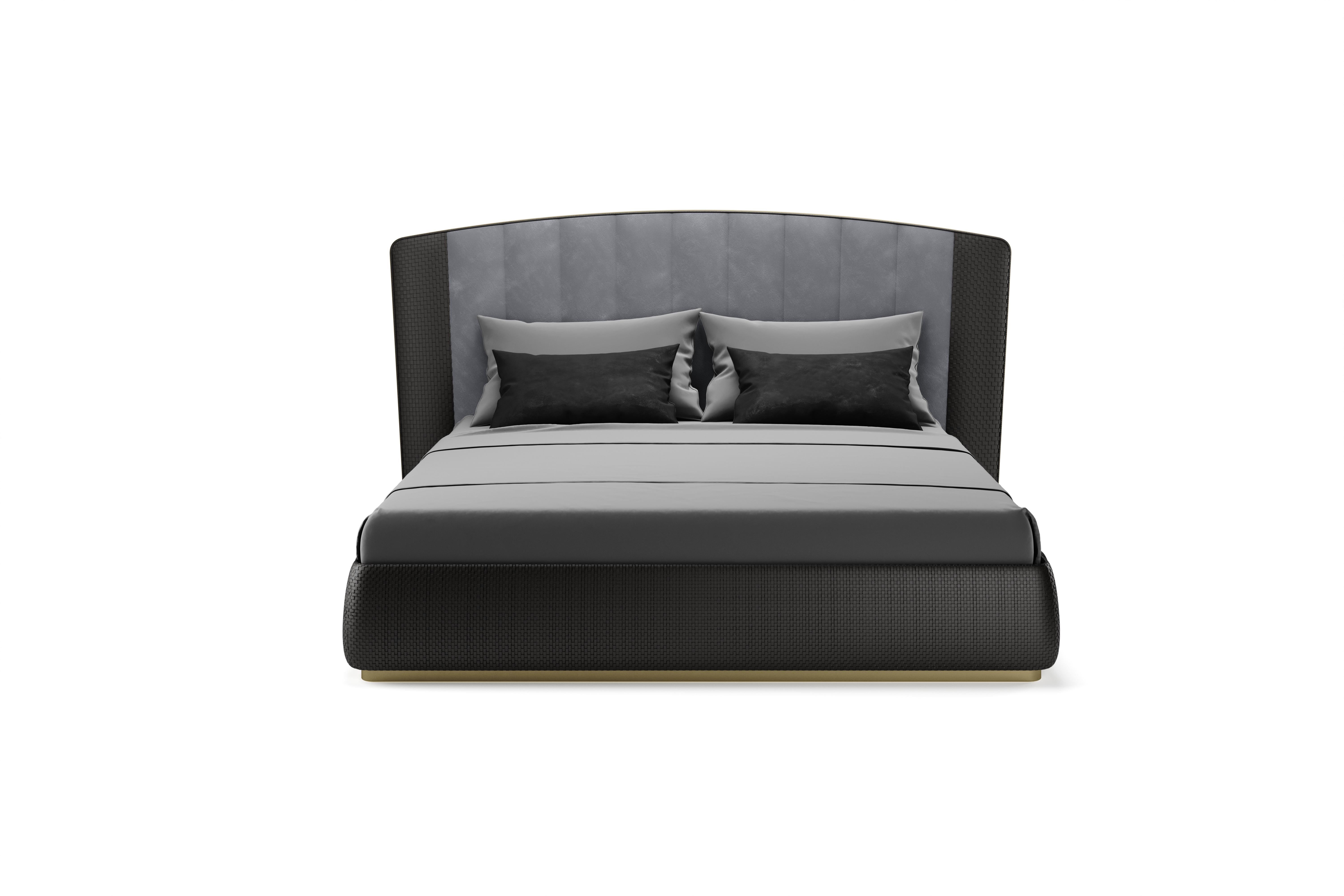 Vincent, master bed wood structure covered in velvet and crossed leather. It has metal gold frame all around and the somier is covered in crossed leather hand-knitted.

Vincent is available in foreign certifications.

Vincent is part of the