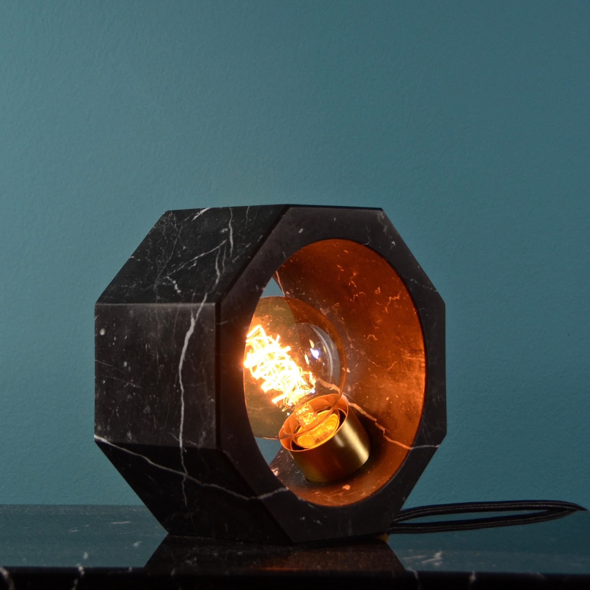 Lampe de bureau octogonale minimaliste contemporaine Matlight en marbre noir Marquina en vente 7