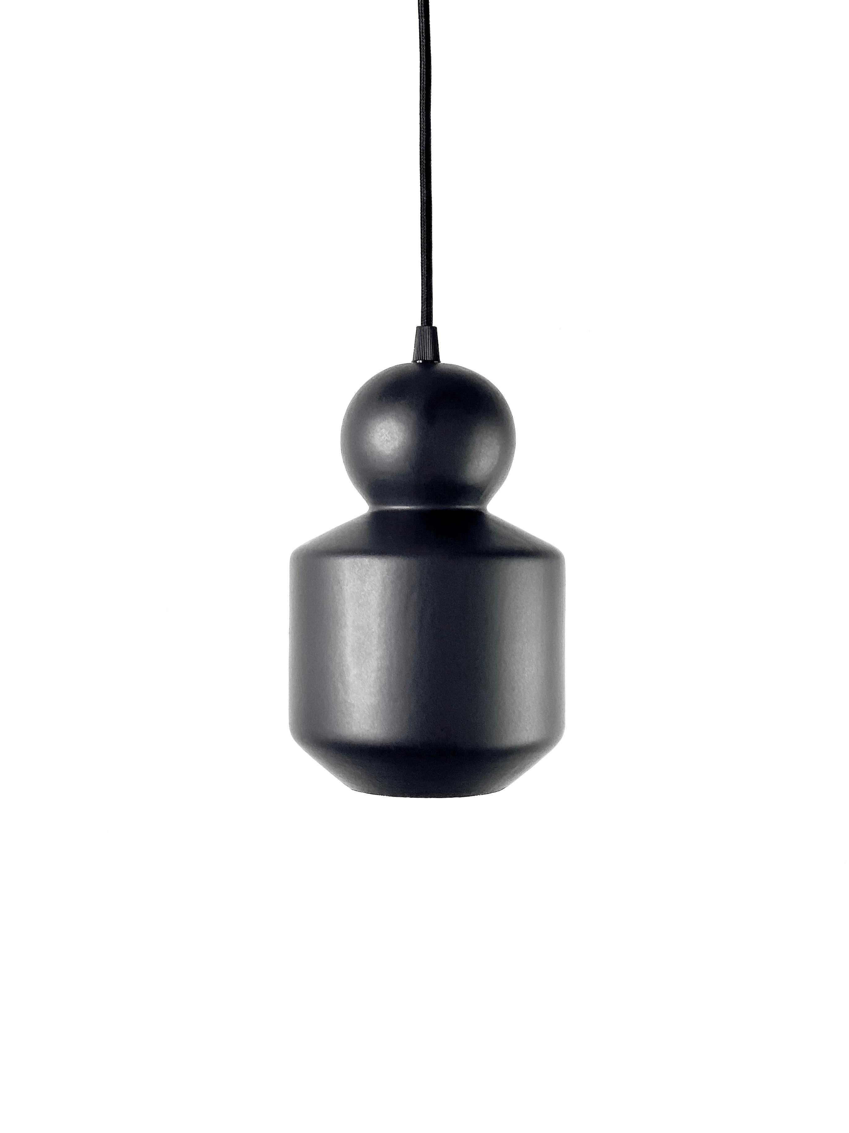Minimalismo Lampada a sospensione contemporanea in gres nero opaco, design minimalista, LOVER 1.0 in vendita