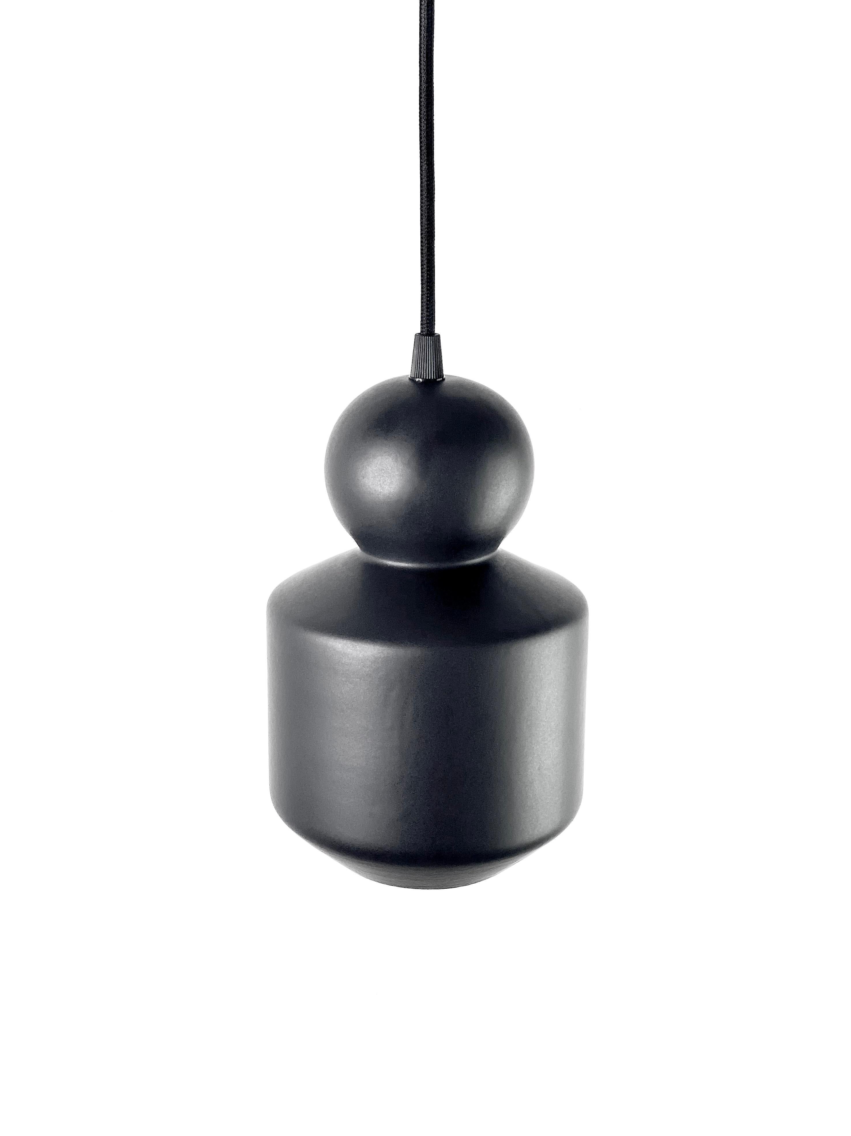 Tedesco Lampada a sospensione contemporanea in gres nero opaco, design minimalista, LOVER 1.0 in vendita
