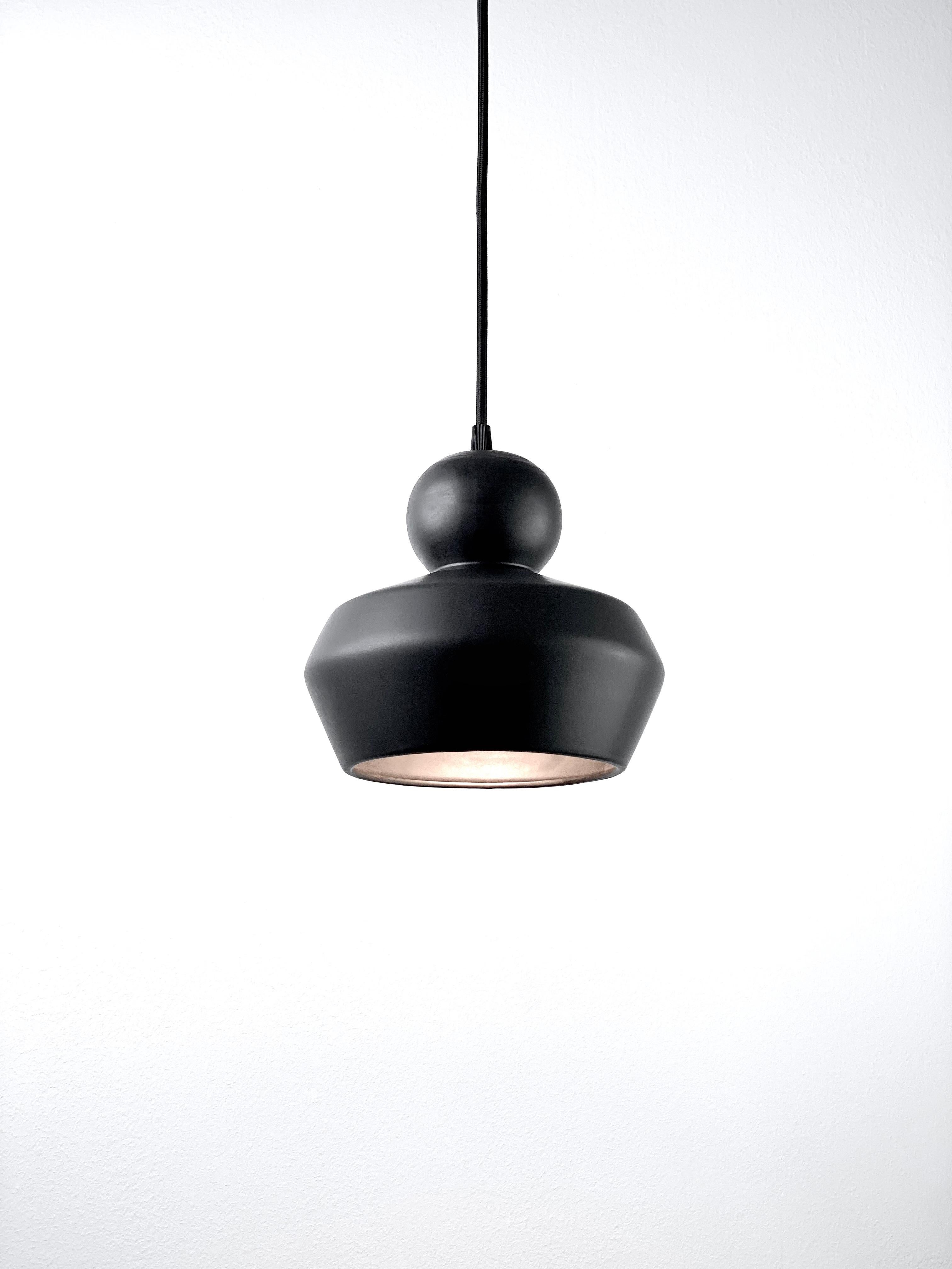 Calco Lampada a sospensione contemporanea in gres nero opaco, design minimalista, LOVER 3.0 in vendita