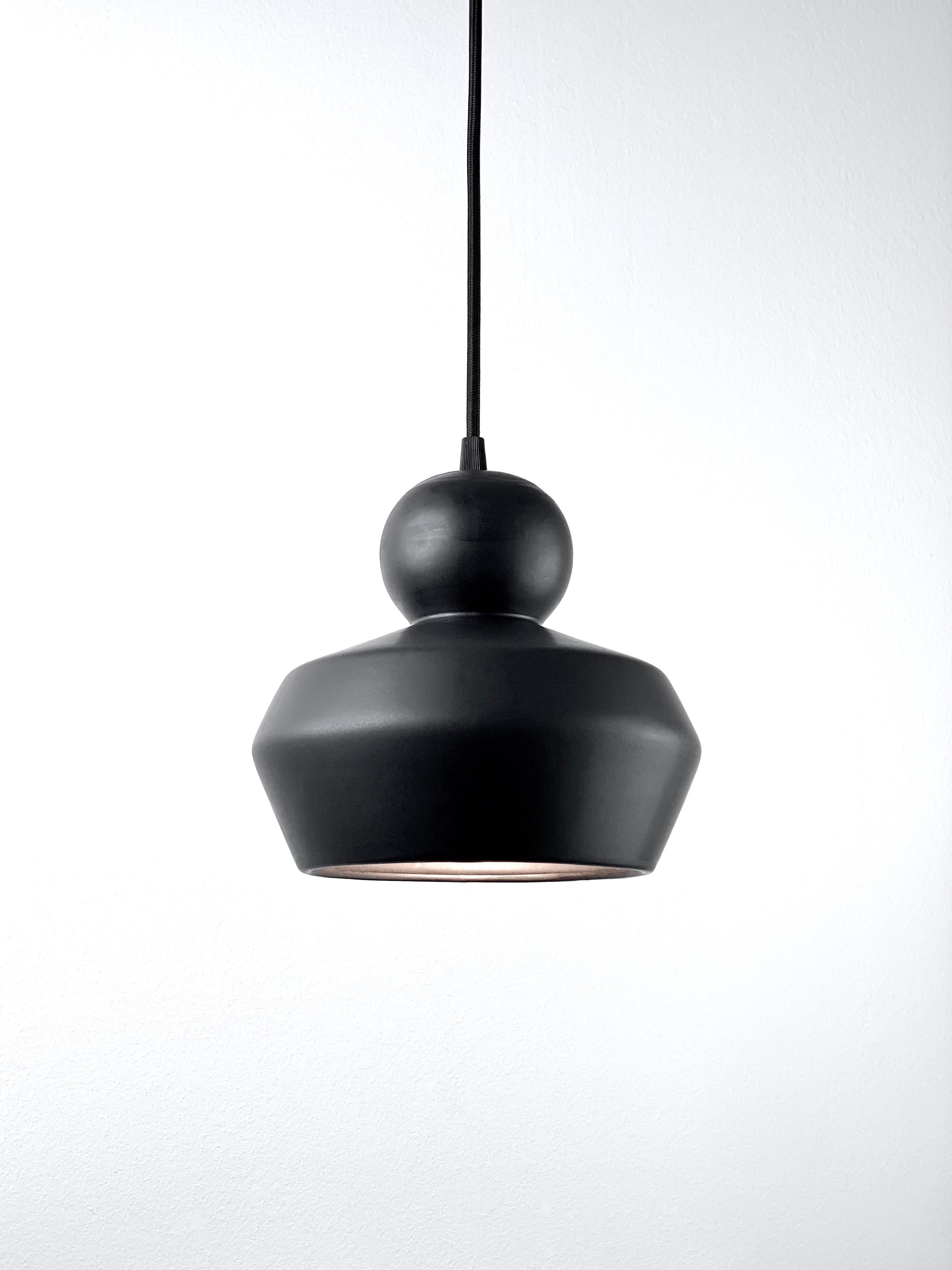 Grès porcellanato Lampada a sospensione contemporanea in gres nero opaco, design minimalista, LOVER 3.0 in vendita