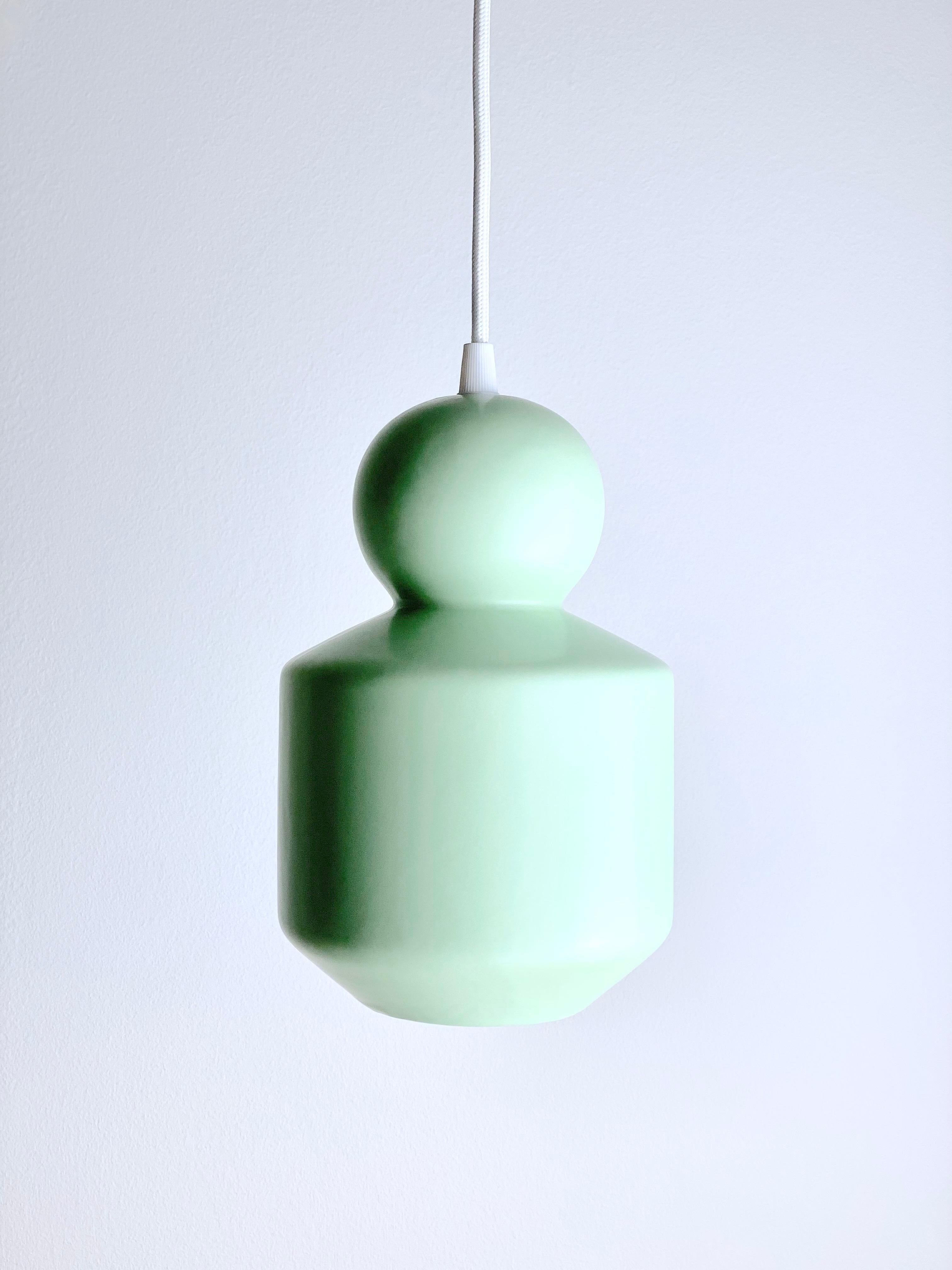 Minimalismo Lampada a sospensione contemporanea in gres verde opaco, design minimalista, LOVER 1.0 in vendita