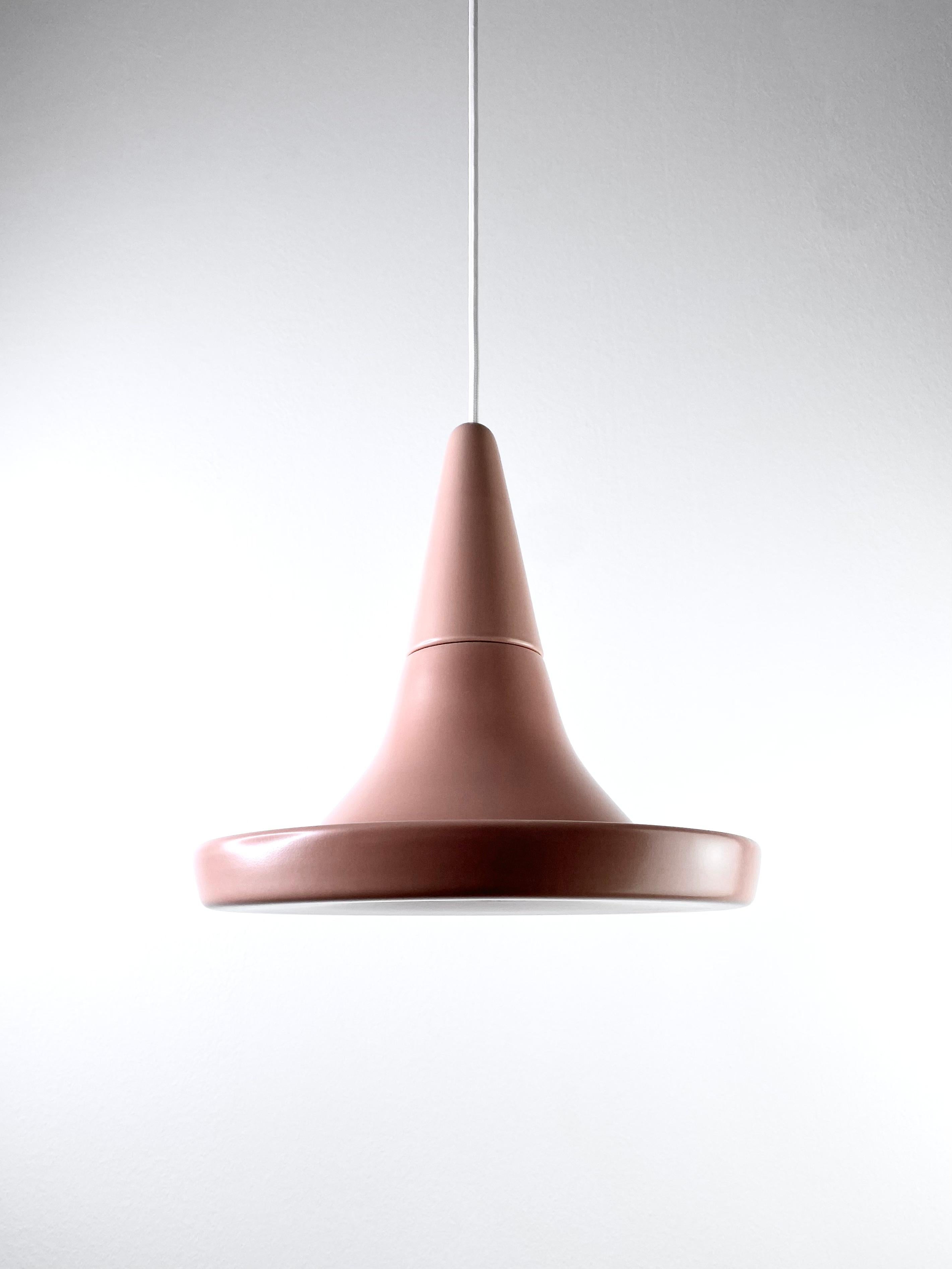 Minimalismo Lampada a sospensione contemporanea in gres salmone opaco, design minimalista, SML4 in vendita