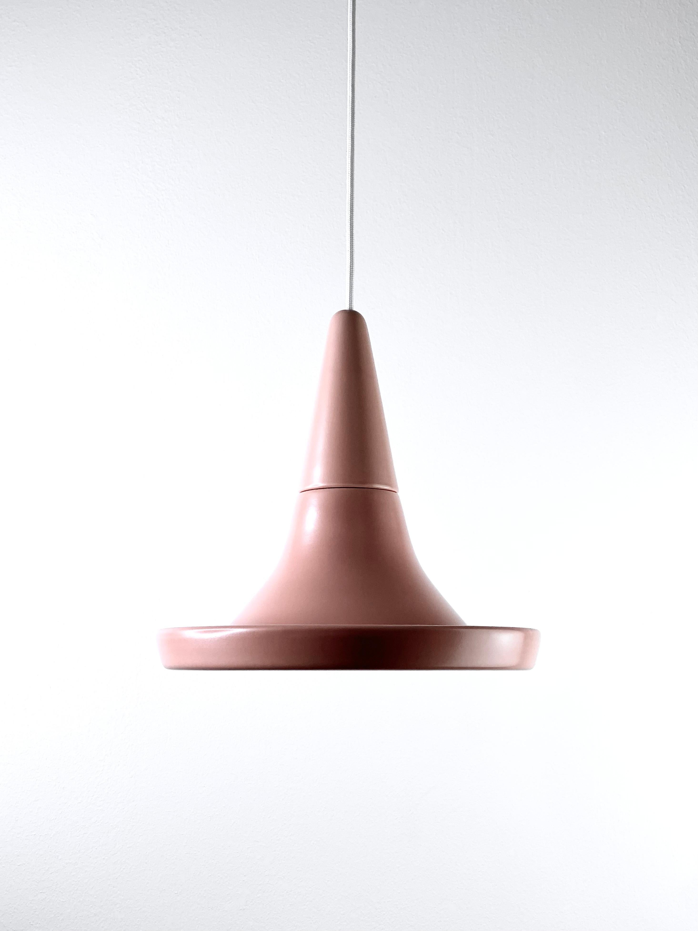 XXI secolo e contemporaneo Lampada a sospensione contemporanea in gres salmone opaco, design minimalista, SML4 in vendita