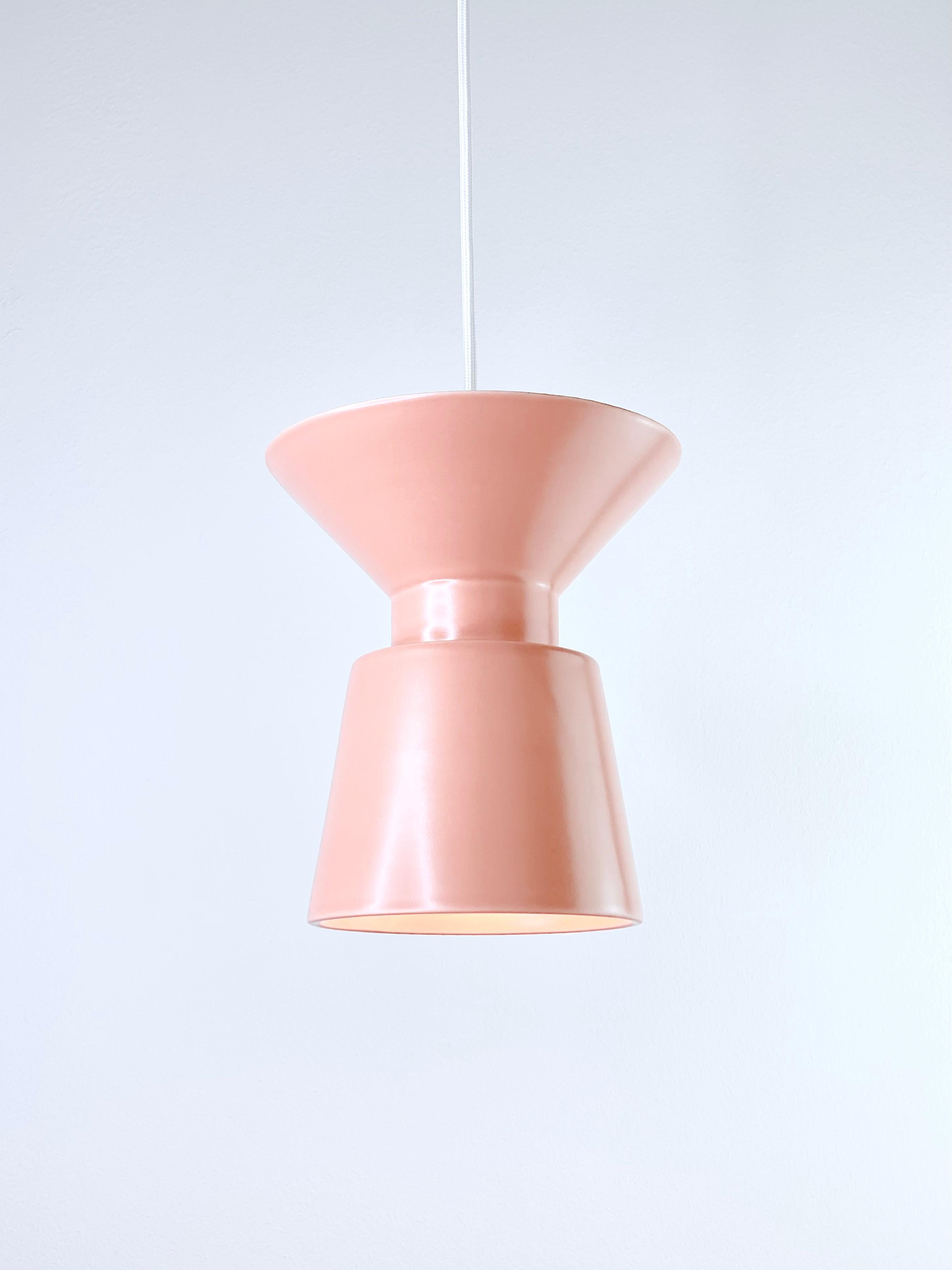 Minimalismo Lampada a sospensione contemporanea in gres salmone opaco, design minimalista TWIN 2.2 in vendita