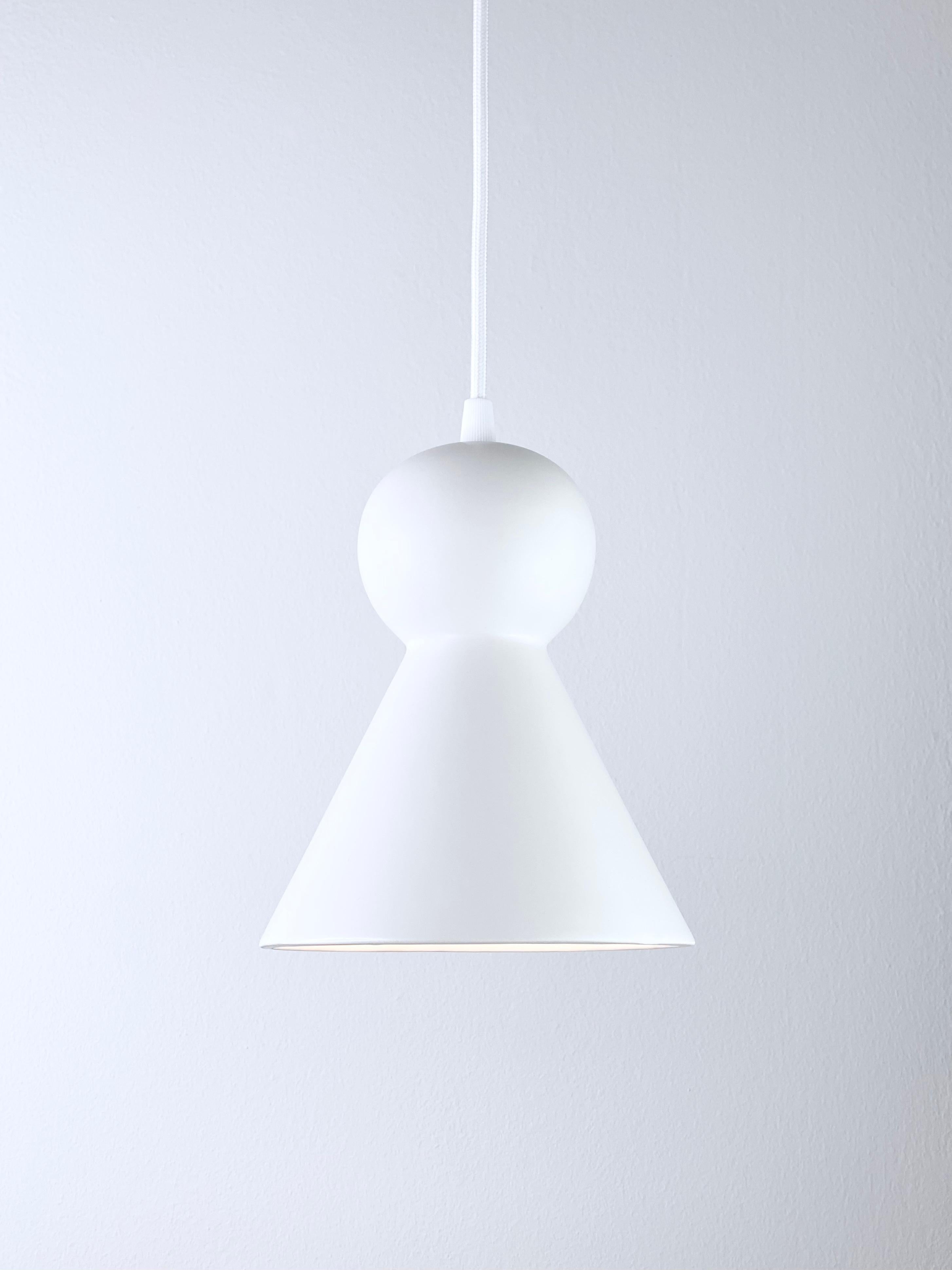 Tedesco Lampada a sospensione contemporanea in gres bianco opaco, design minimalista, LOVER 2.0 in vendita