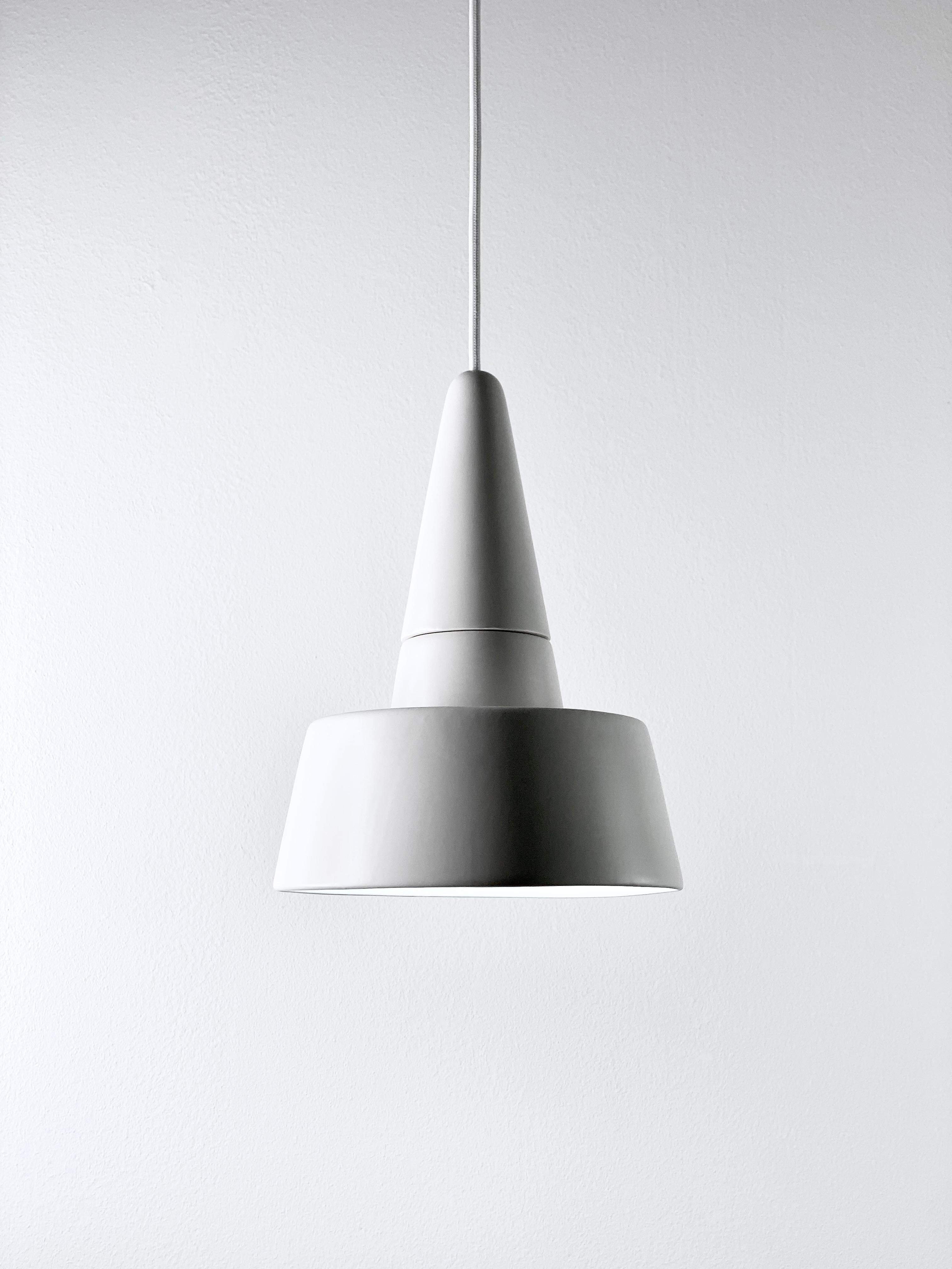 Minimalismo Lampada a sospensione contemporanea in gres bianco opaco, design minimalista, SML2 in vendita