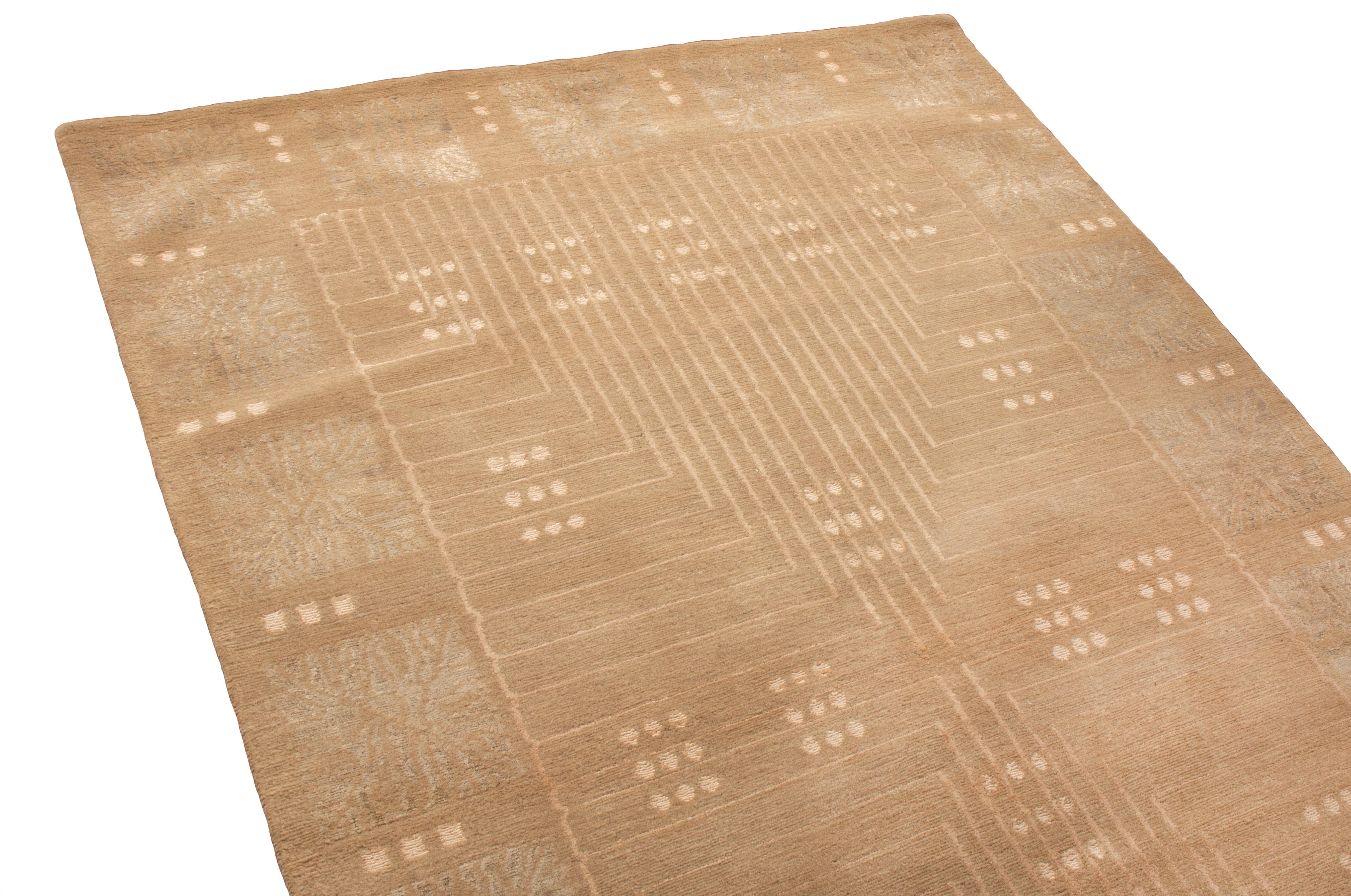 Moderno Tappeto contemporaneo Maze Design Beige in lana e seta in vendita