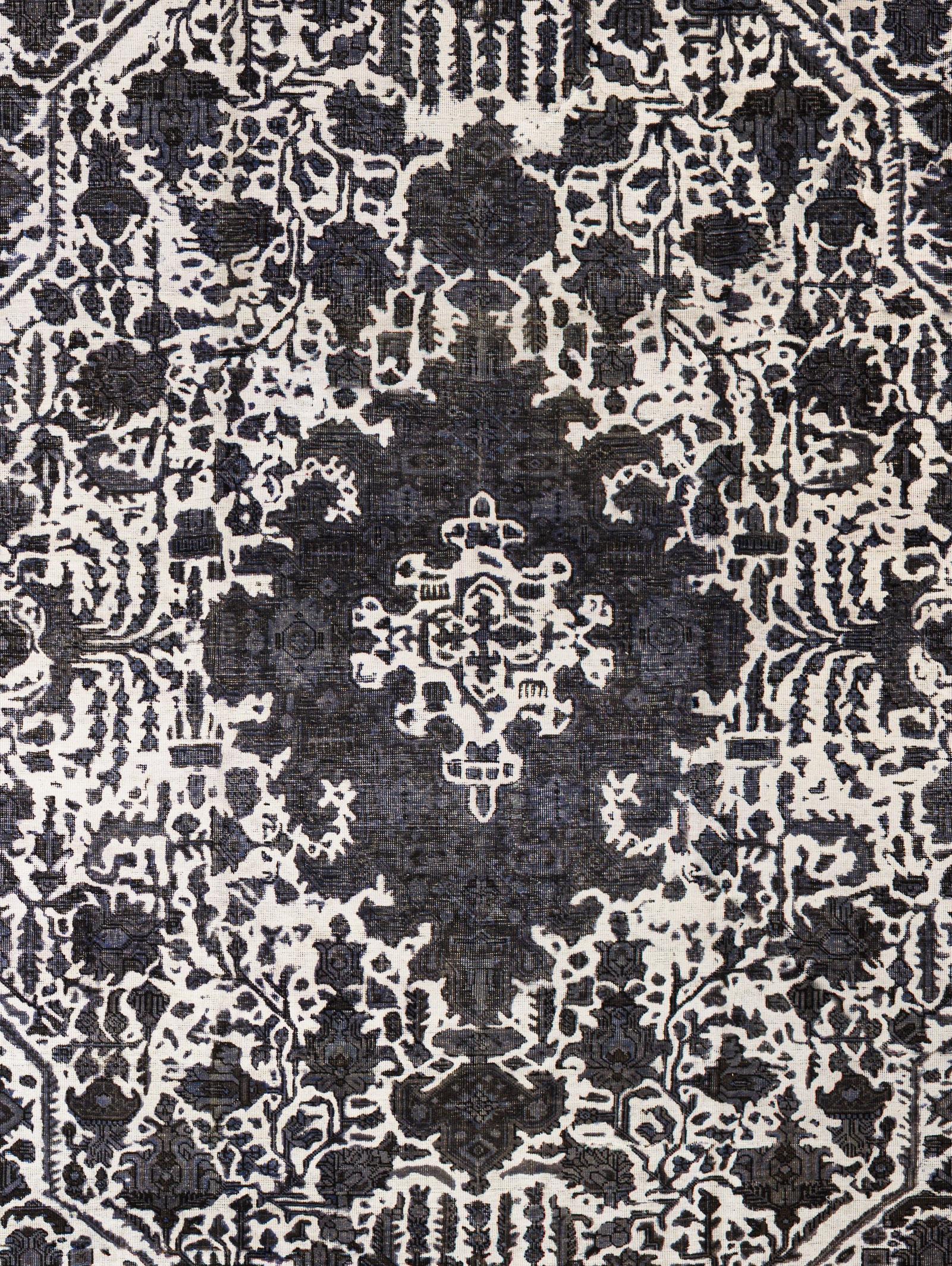 Zeitgenössische Medaillon Wollteppich, 7 ft × 10 ft , Holzkohle und Elfenbein (Handgewebt) im Angebot