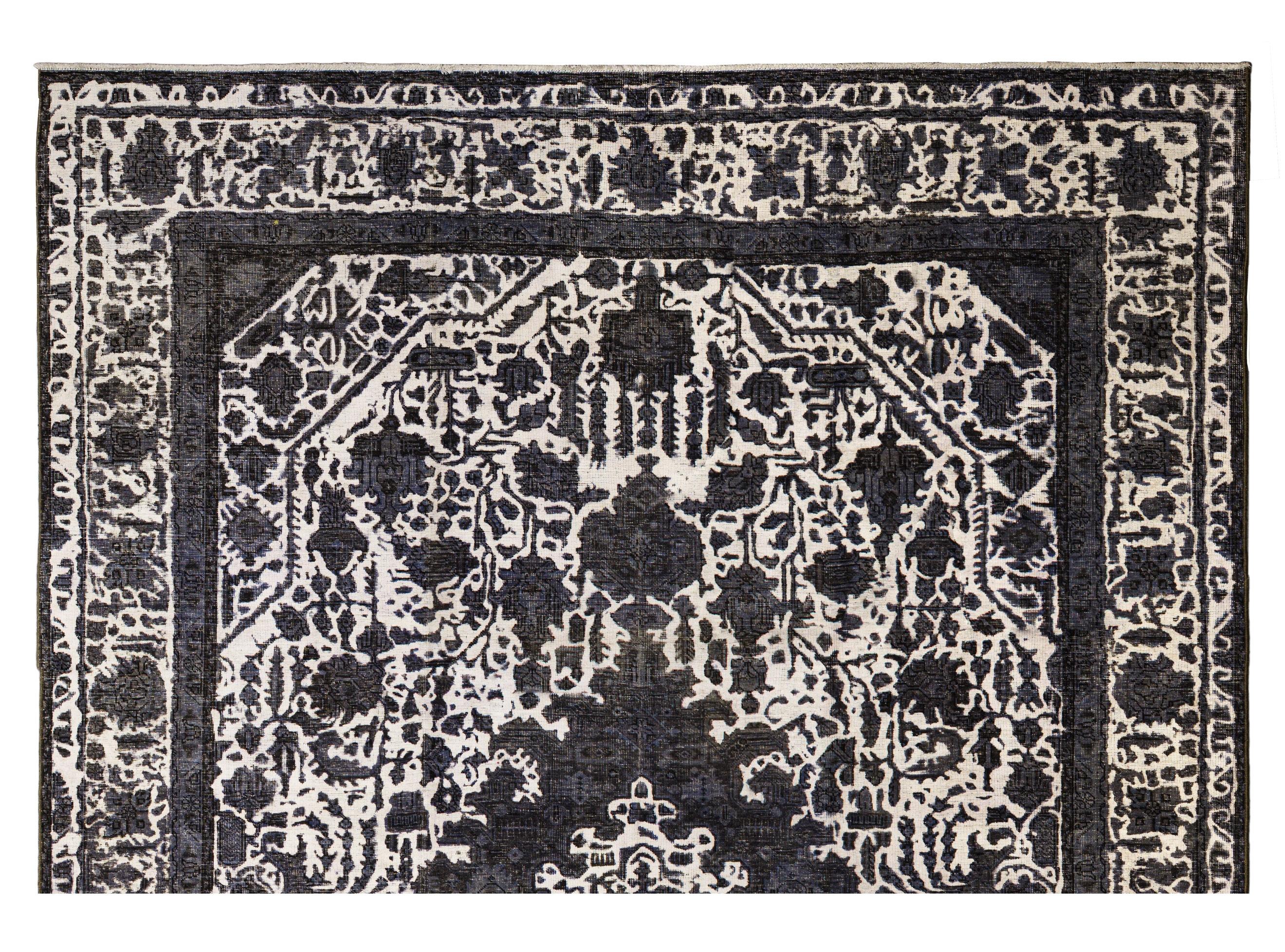 Zeitgenössische Medaillon Wollteppich, 7 ft × 10 ft , Holzkohle und Elfenbein (Wolle) im Angebot