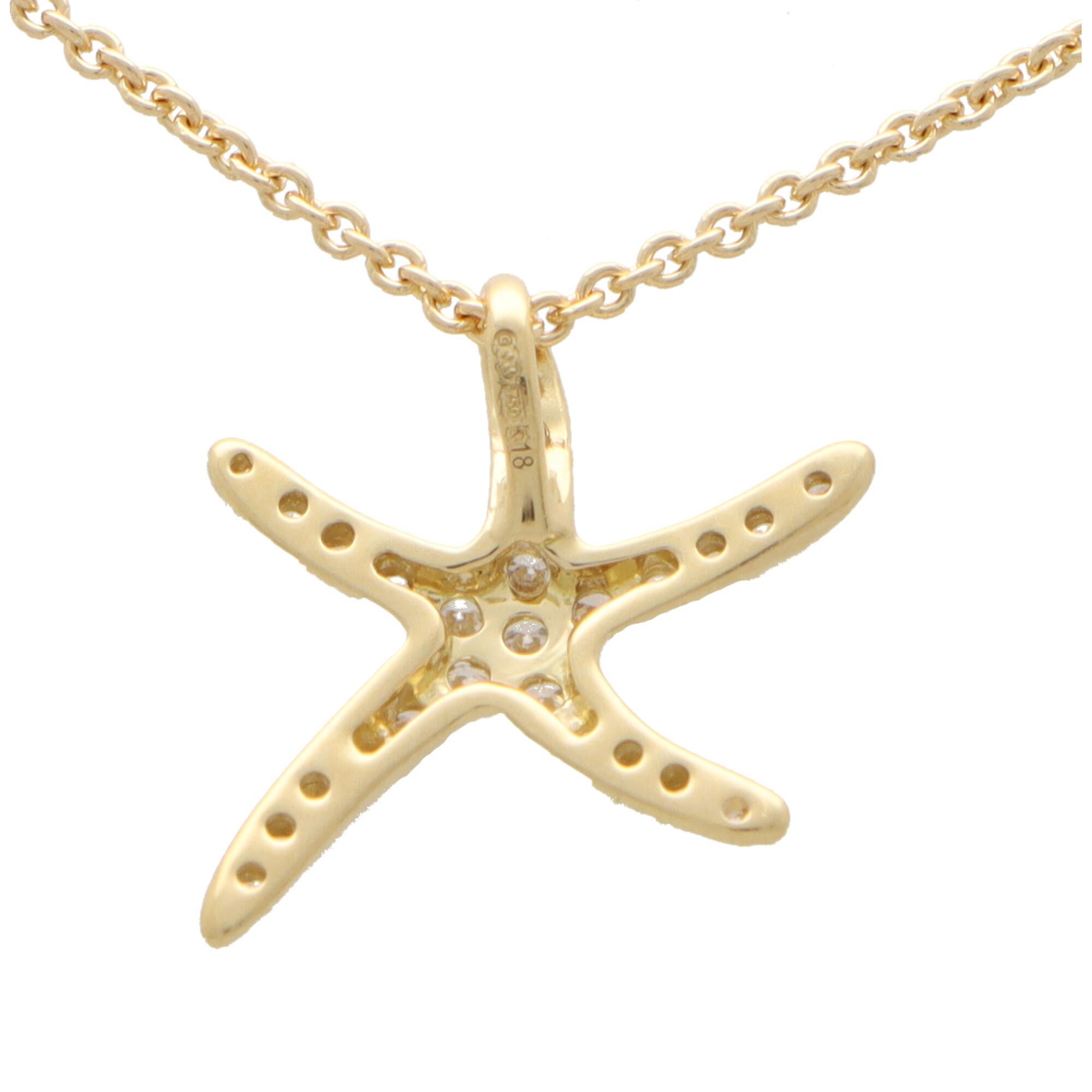 Modern Contemporary Medium Diamond Starfish Pendant Necklace Set in 18k Yellow Gold For Sale