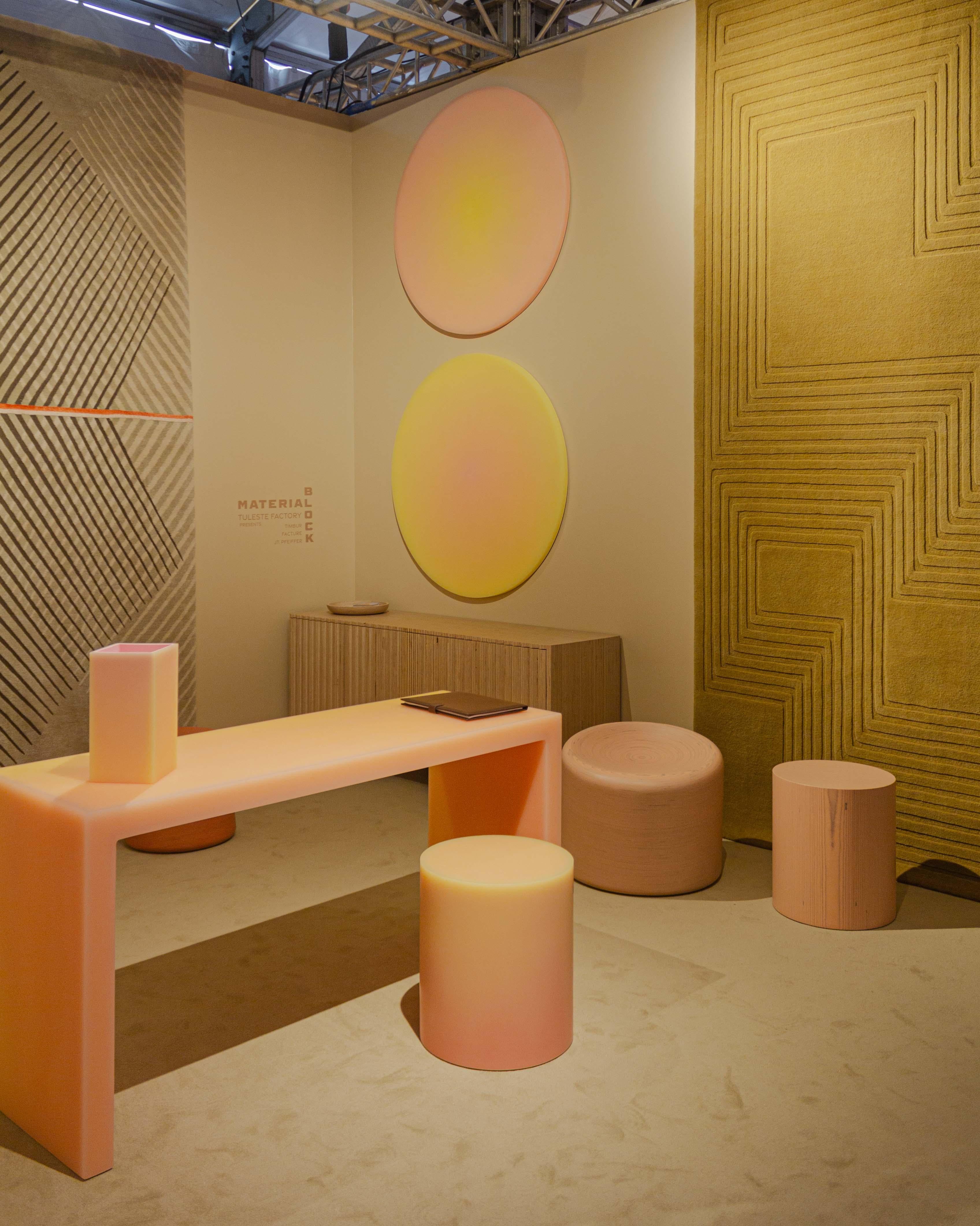 Taburete/mesa auxiliar contemporáneos de resina epoxi Meld Drum Naranja degradado by Facture Siglo XXI y contemporáneo en venta