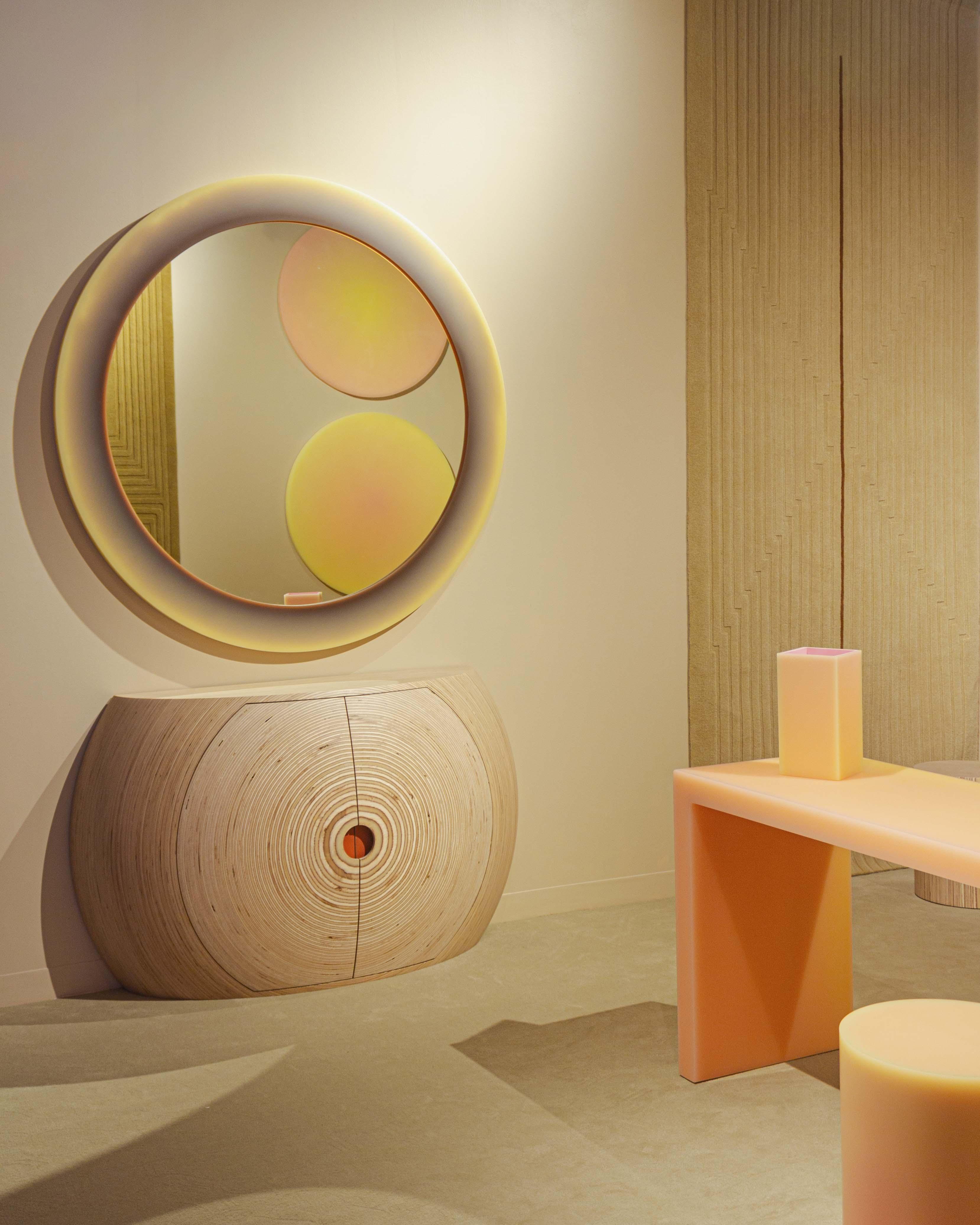 Américain Vase décoratif contemporain en résine époxy Meld Square jaune dégradé par Facture en vente