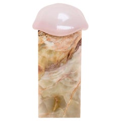 Lámpara contemporánea de ónice rosa y cristal de morano, de Lucia Neamtu Lámpara contemporánea de ónice rosa y cristal de morano, de Lucia Neamtu