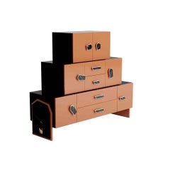 Commode contemporaine en laque orange et détails en marbre