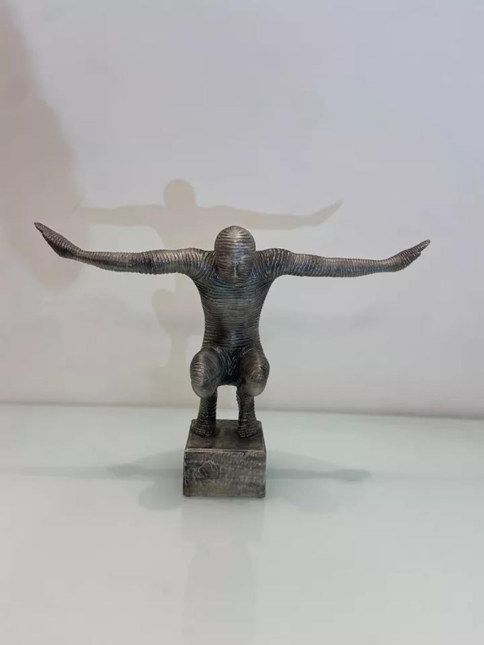 Sculpture contemporaine en métal et aluminium en position de yoga Bon état - En vente à London, GB