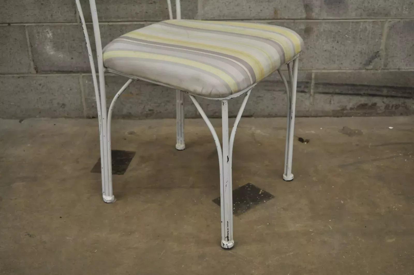 Ensemble de cuisine bistro contemporain en métal Table ronde 4 chaises - 5 pièces en vente 1