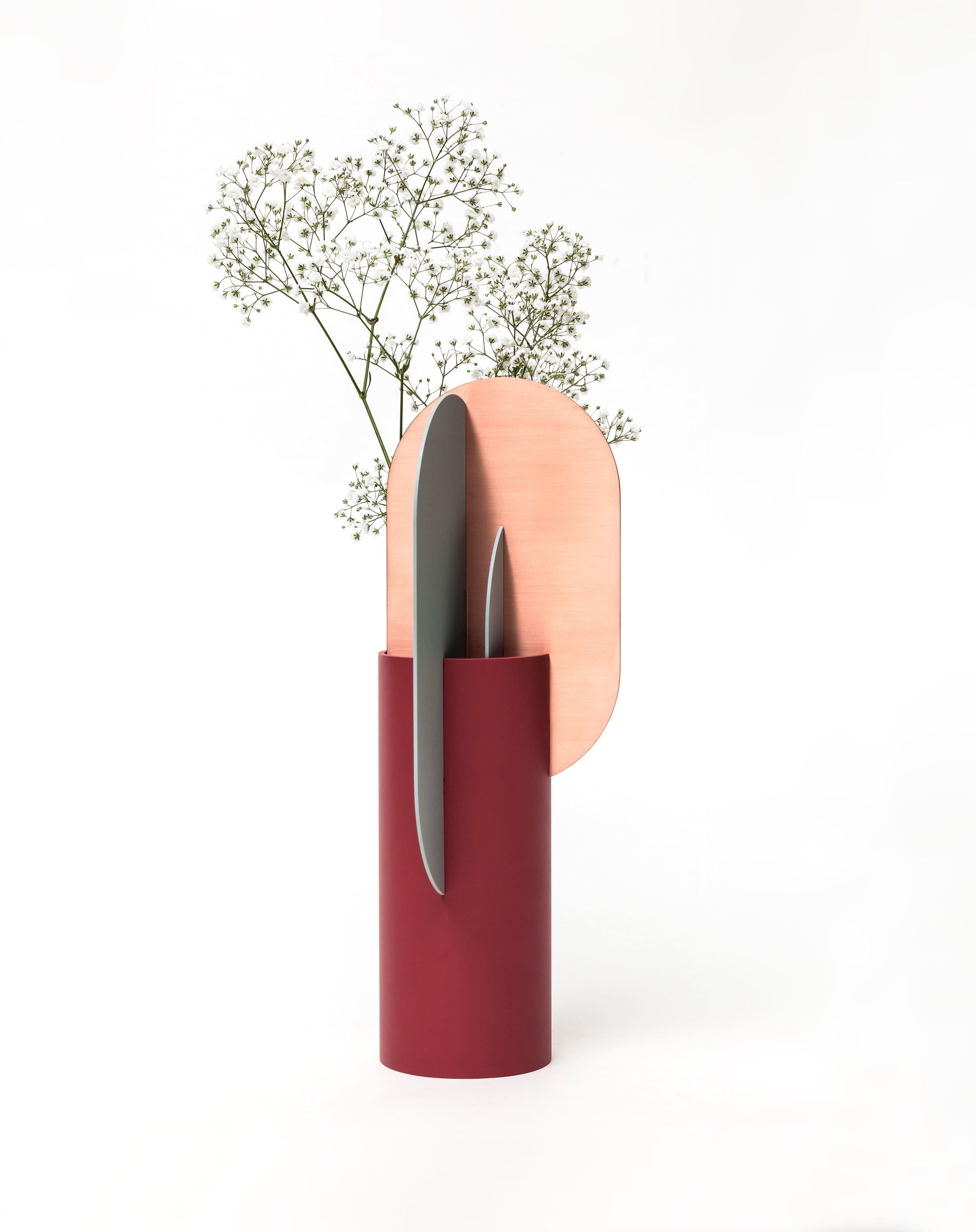 Organico moderno Vaso contemporaneo in metallo 'Ekster CS1' di NOOM, rame e acciaio in vendita