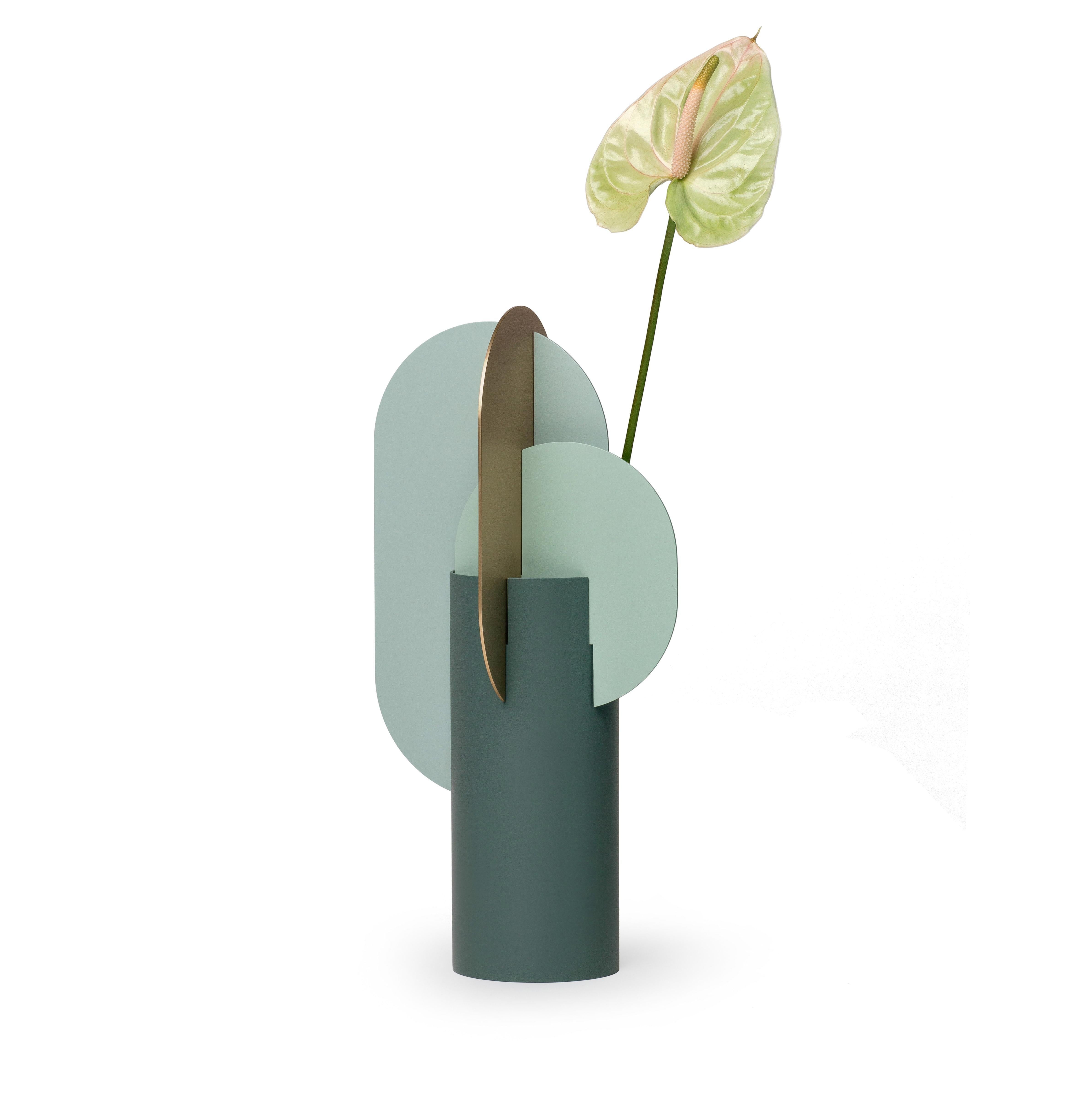 Organic Modern Contemporary Metal Vase 'Ekster CS9' by Noom, Brass and Steel For Sale