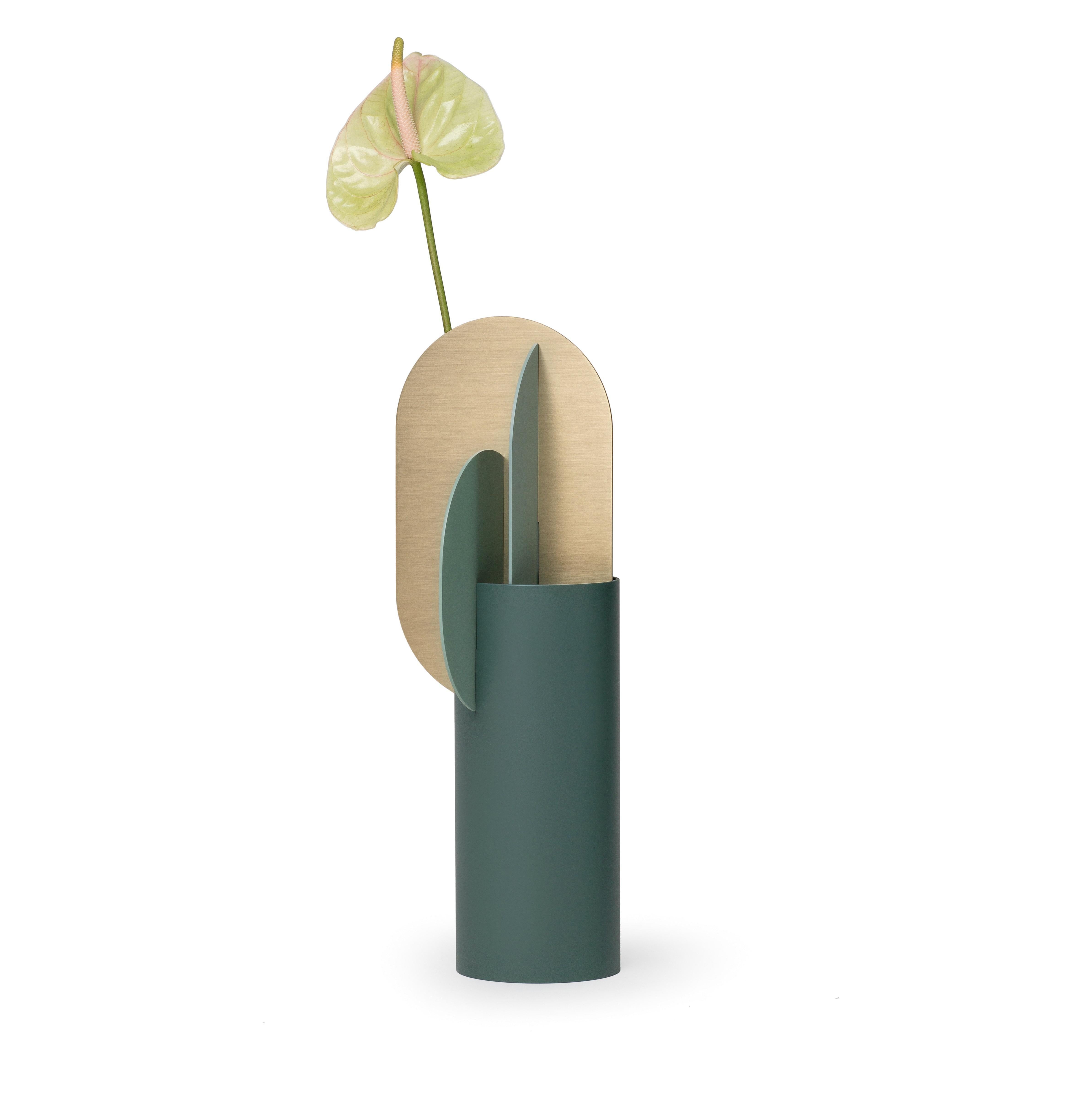 Contemporary Metal Vase 'Ekster CS9' by Noom, Brass and Steel In New Condition For Sale In Paris, IDF