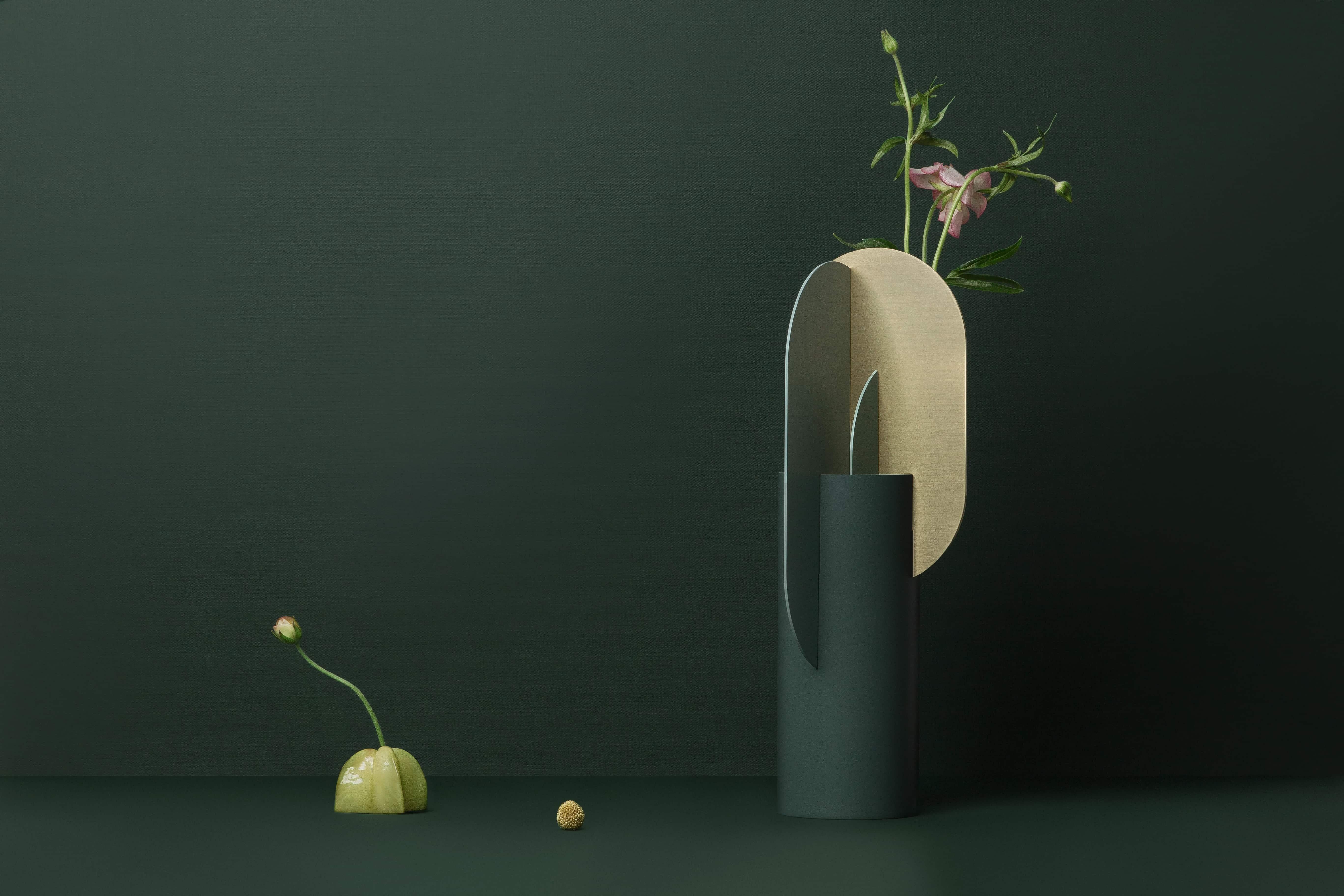 Contemporary Metal Vase 'Ekster CS9' by Noom, Brass and Steel For Sale 1