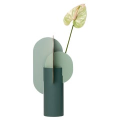 Vase en métal contemporain 'Ekster CS9' par NOOM, laiton et acier
