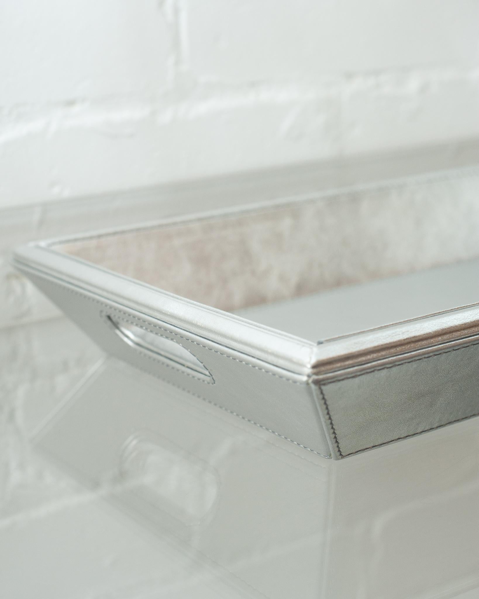 Contemporary Metallic Silver Leather Rectangular Tray  In New Condition For Sale In Toronto, ON