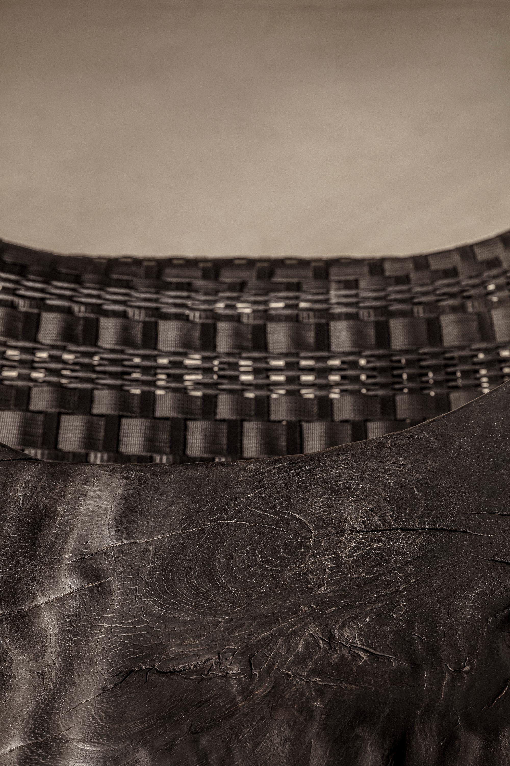 Silla mexicana contemporánea Anonimo de madera quemada y metal Siglo XXI y contemporáneo en venta