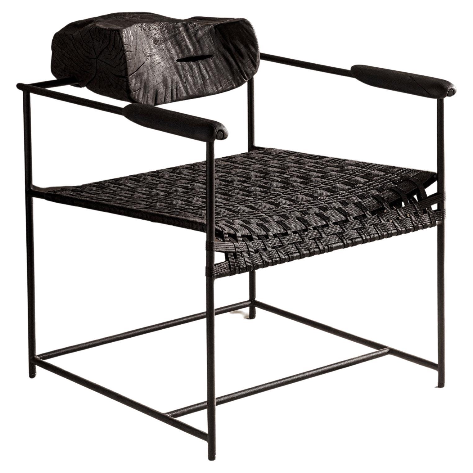 Zeitgenössischer mexikanischer Anonimo-Stuhl aus gebranntem Holz und Metall