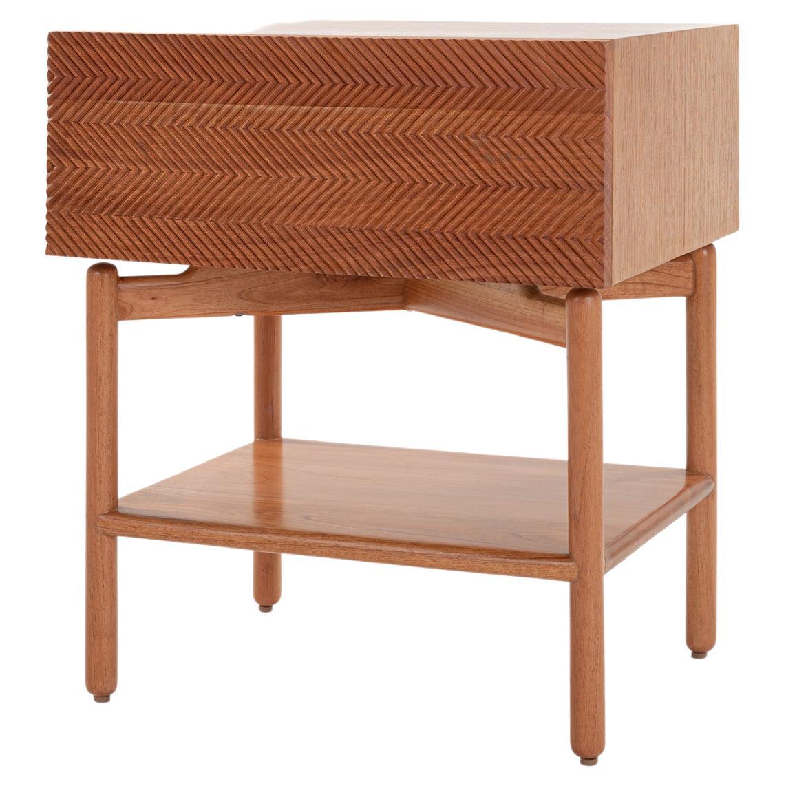 Table de nuit contemporaine mexicaine en bois de cèdre, sculptée à la main