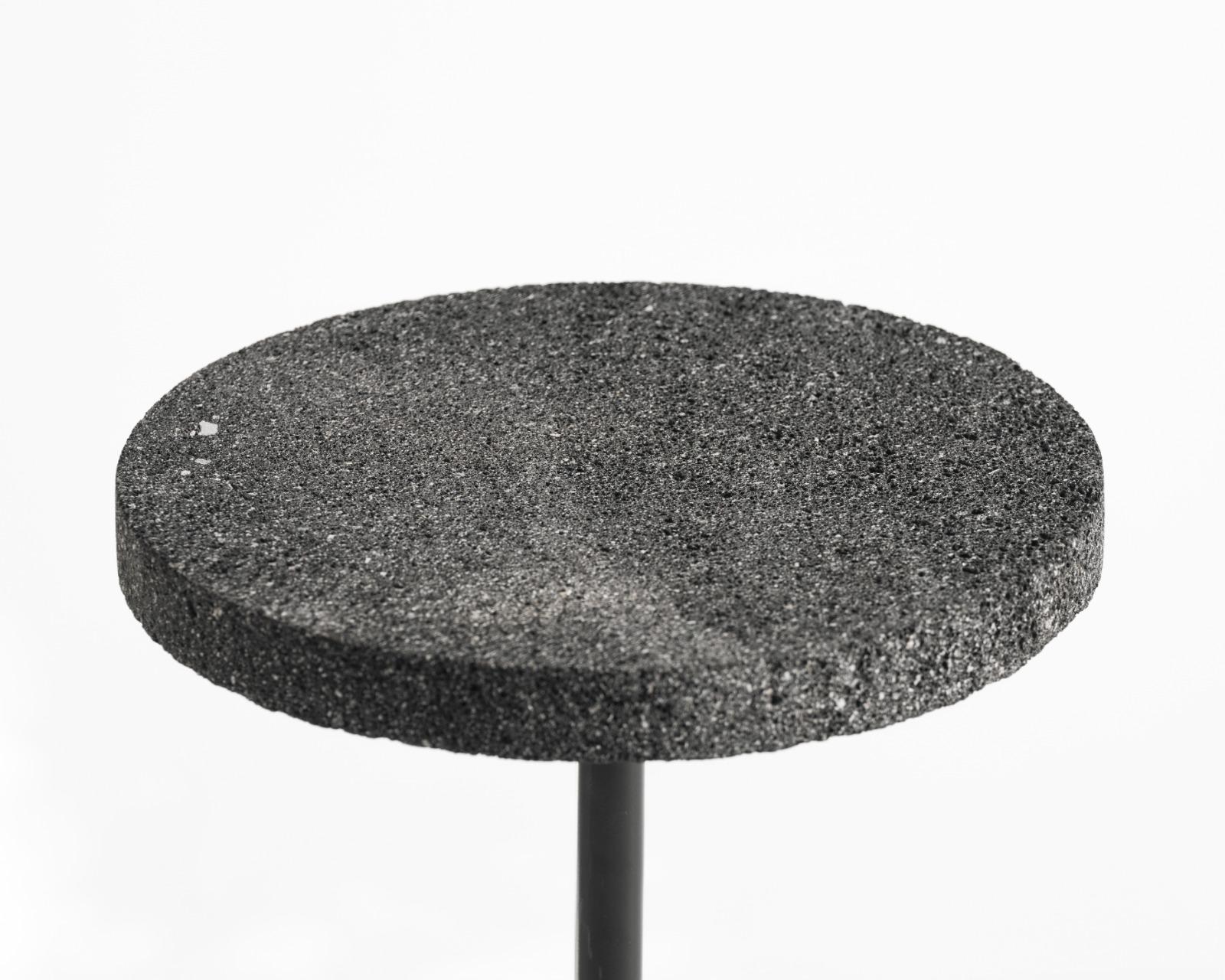 Organique Table d'appoint contemporaine mexicaine faite à la main en vente